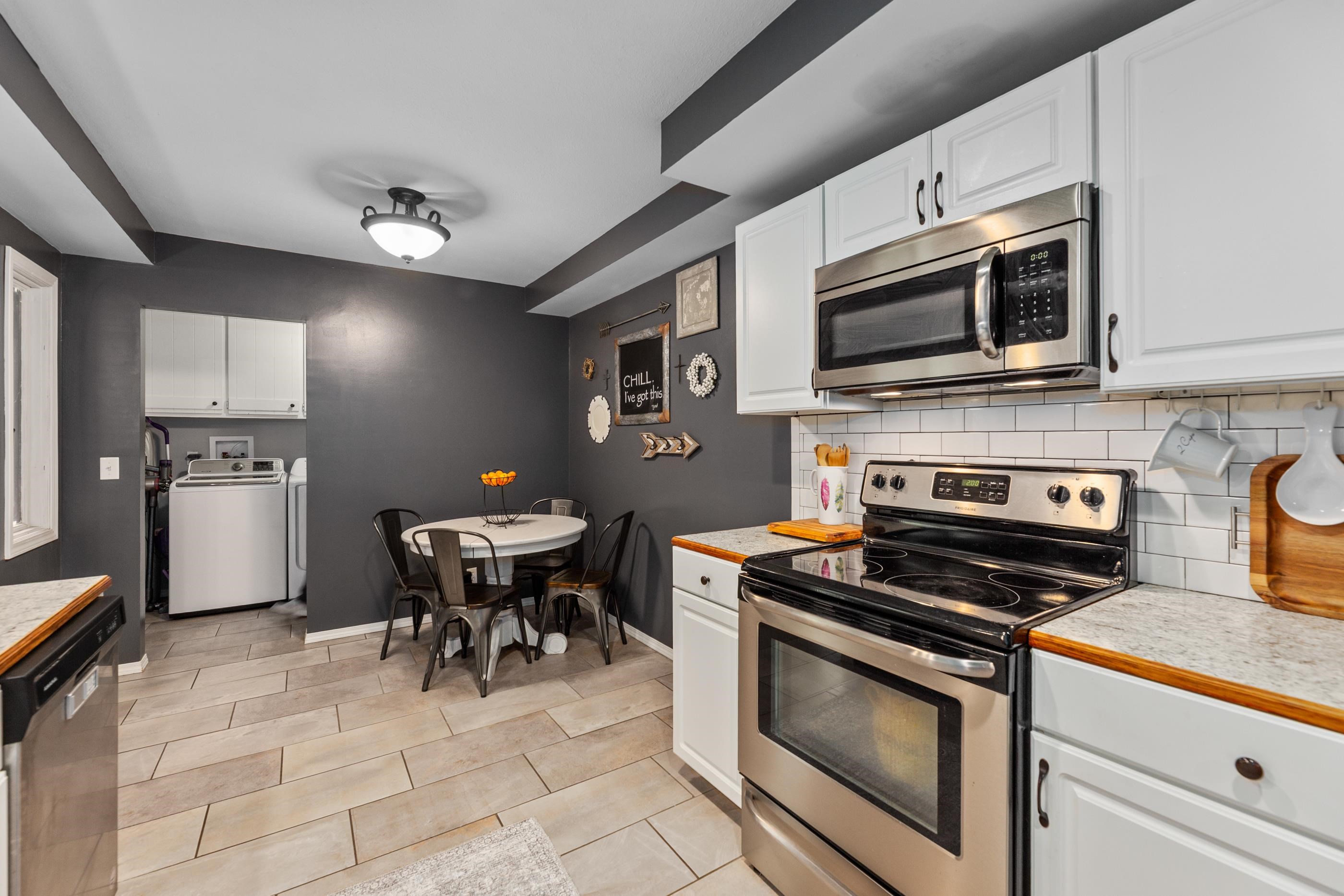 944 N Valleyview Lane Wichita KS 67212
