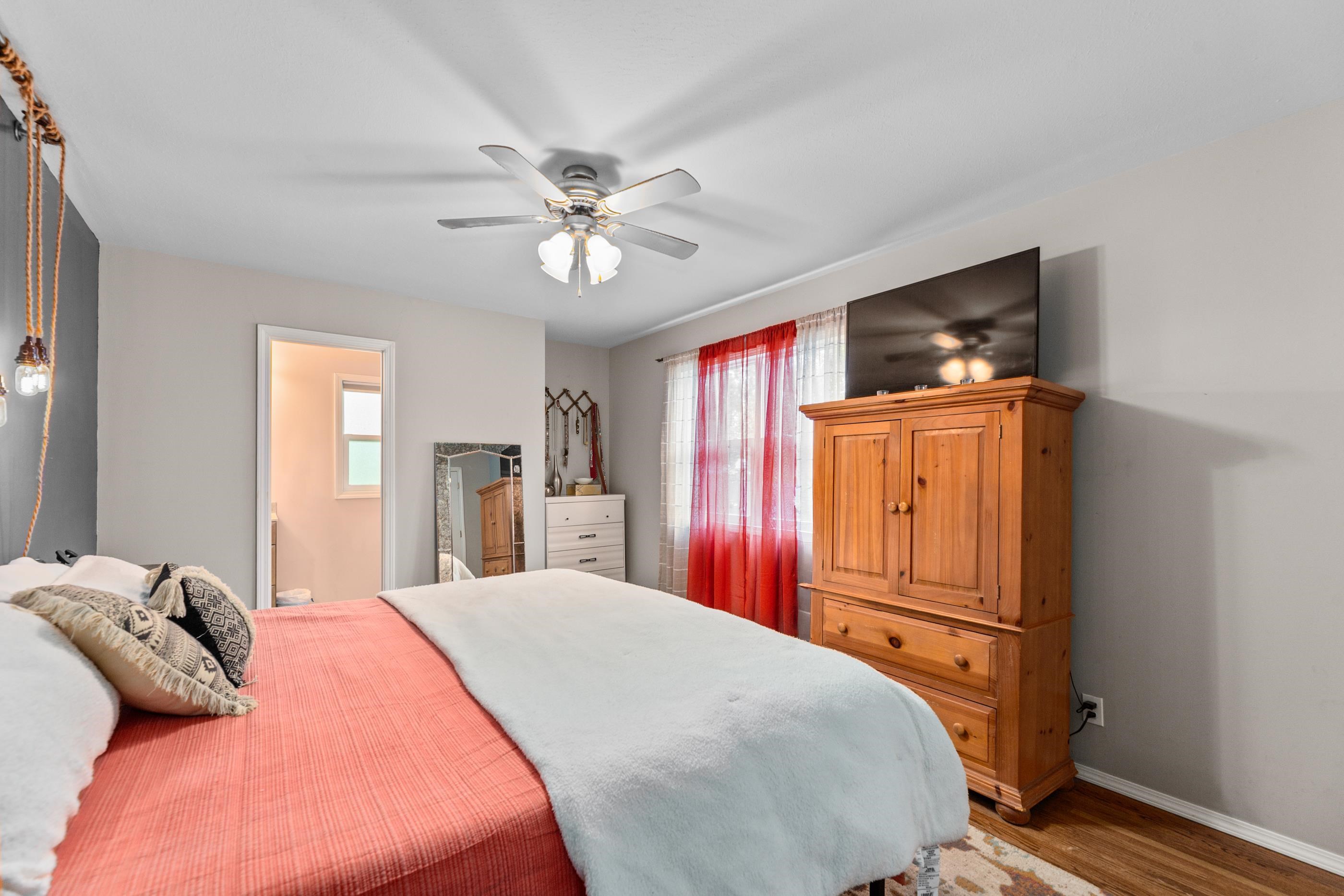 944 N Valleyview Lane Wichita KS 67212