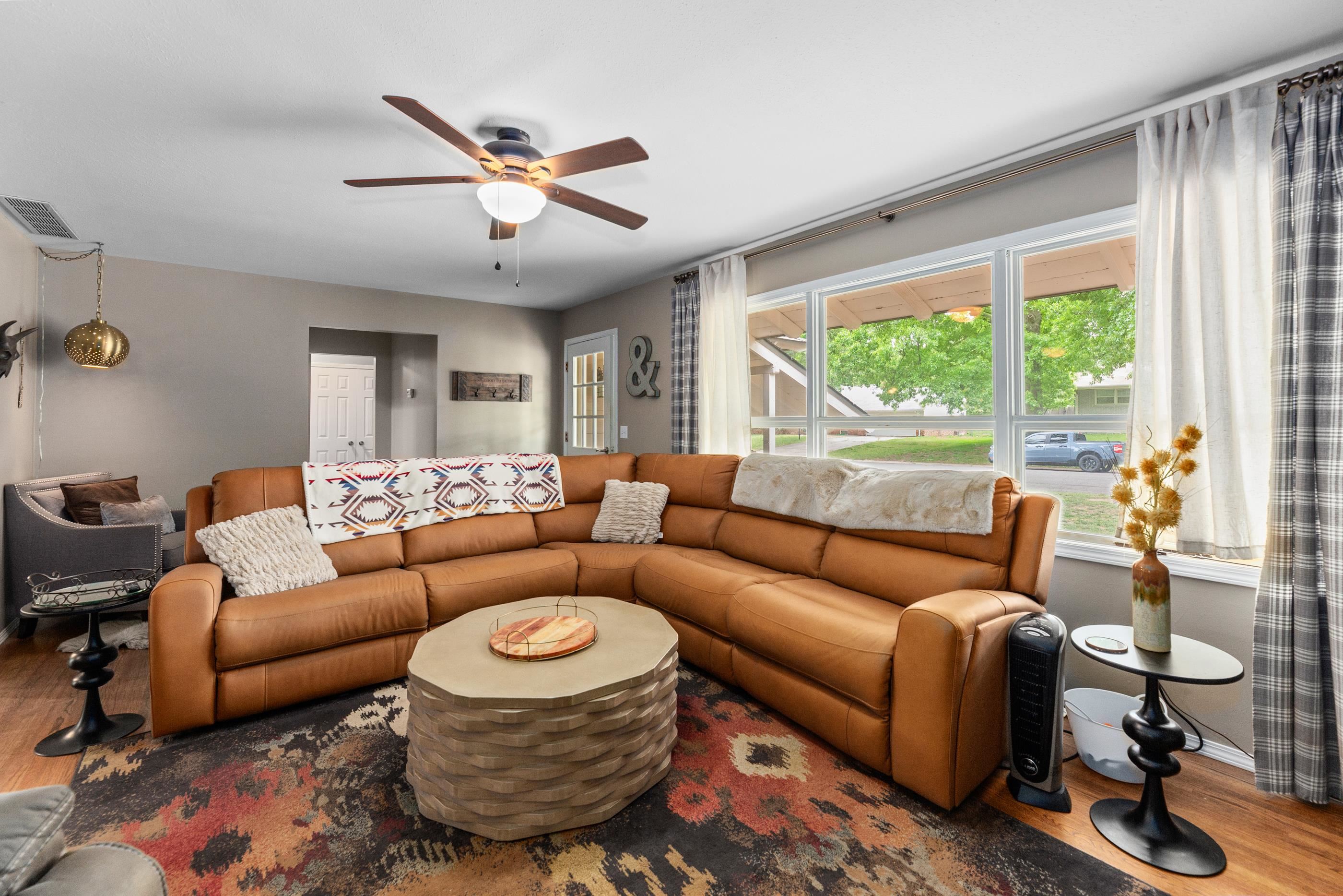 944 N Valleyview Lane Wichita KS 67212