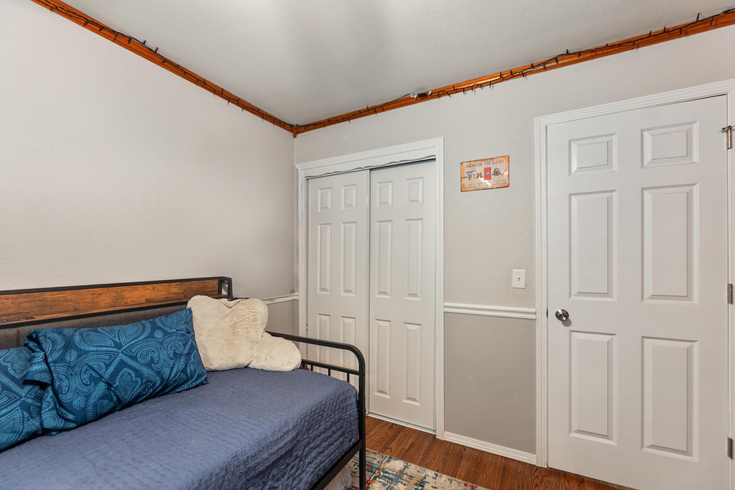 944 N Valleyview Lane Wichita KS 67212
