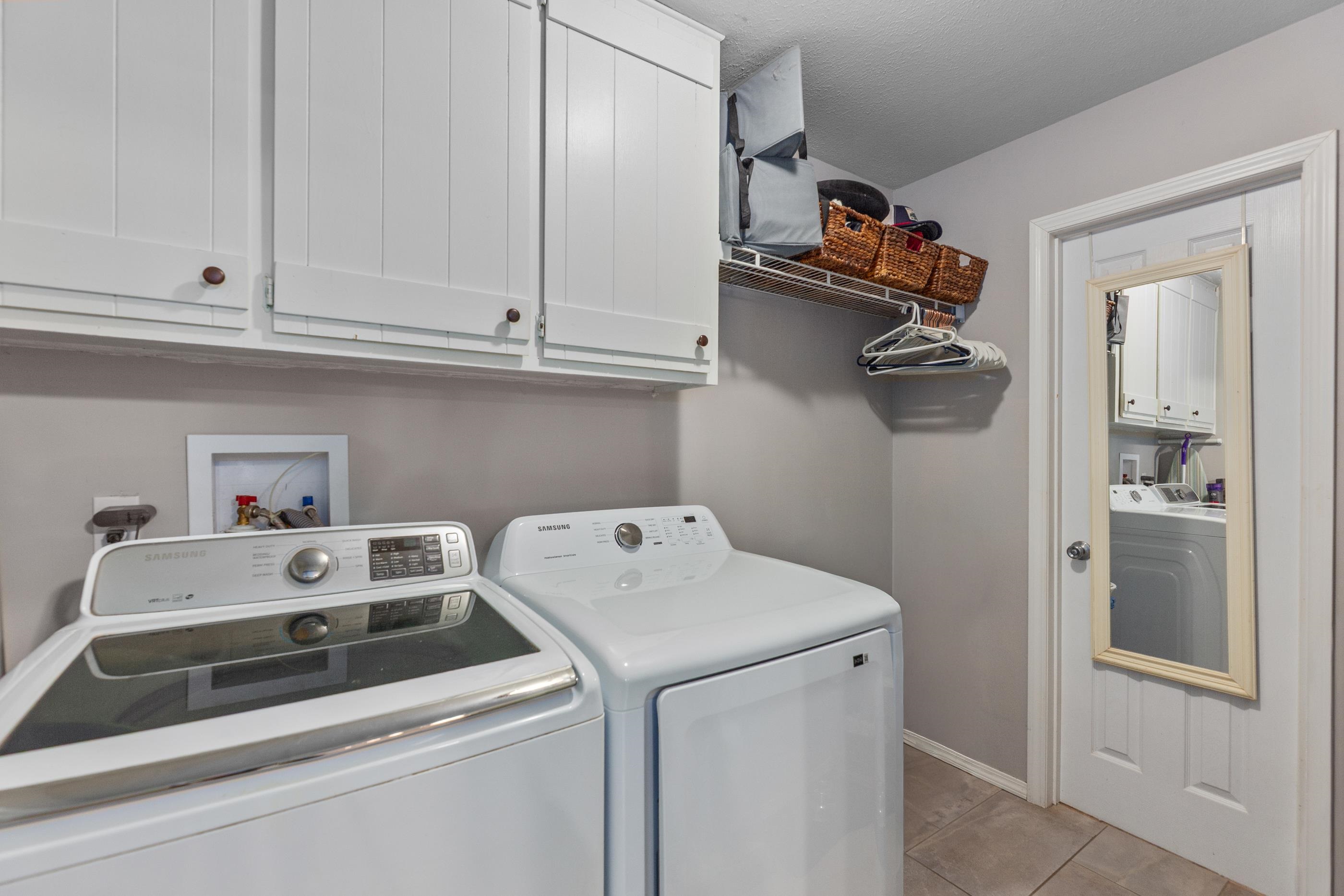944 N Valleyview Lane Wichita KS 67212