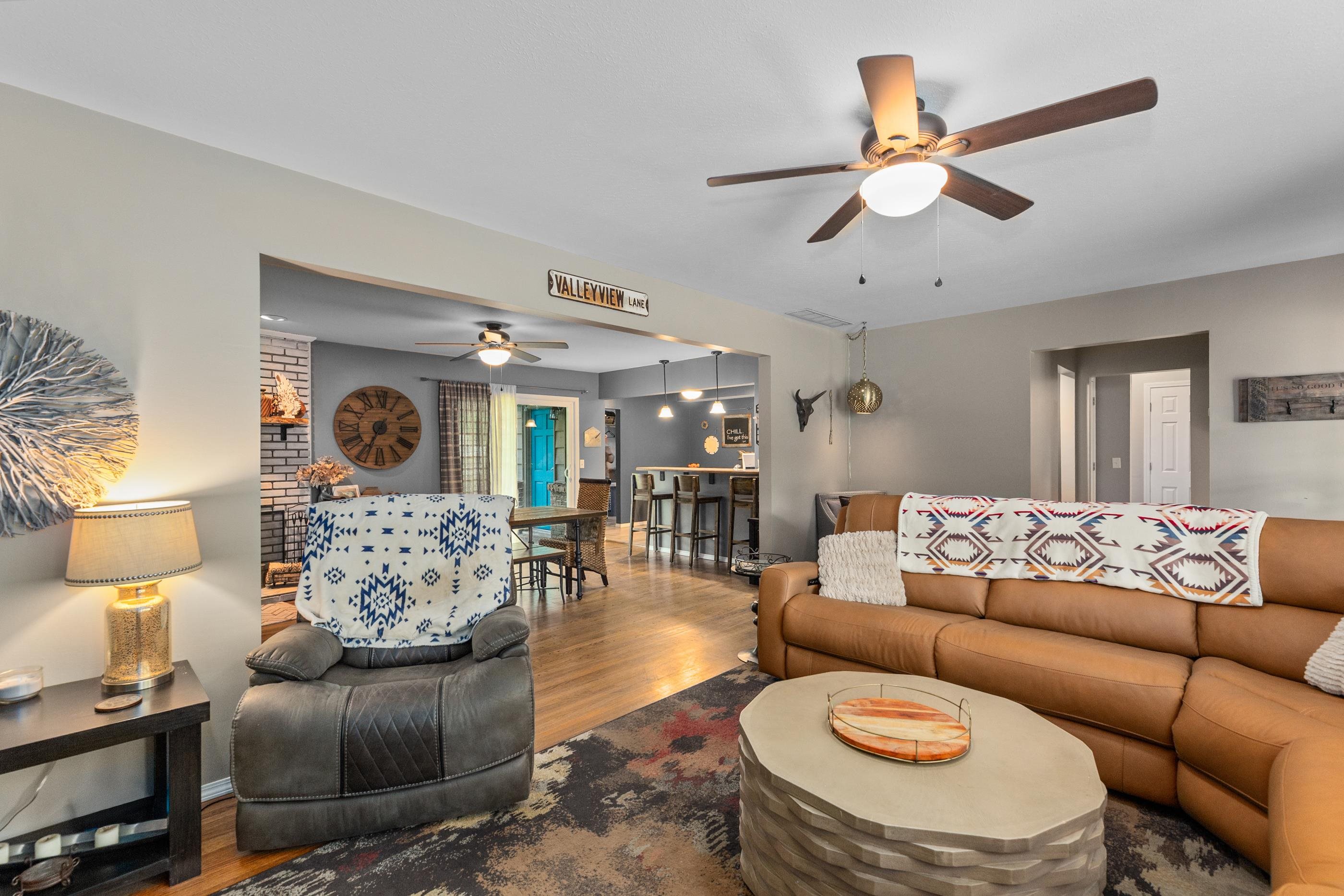 944 N Valleyview Lane Wichita KS 67212