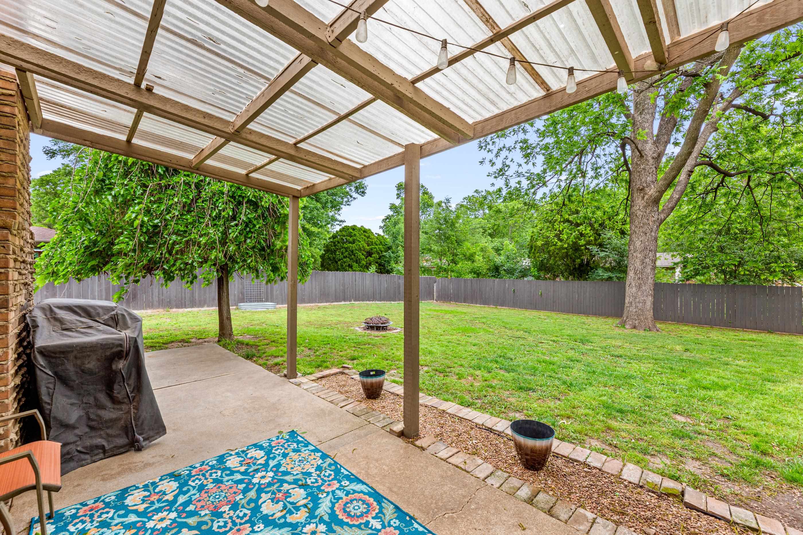 944 N Valleyview Lane Wichita KS 67212