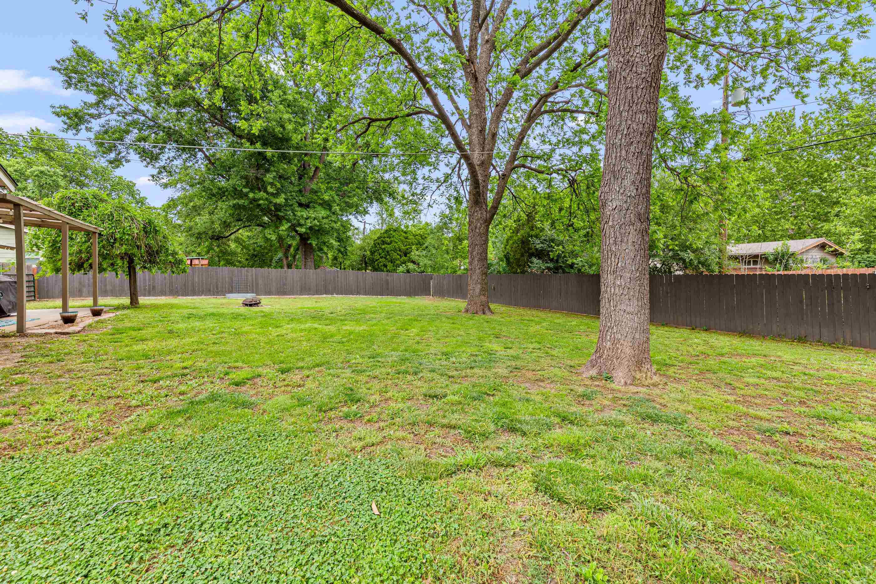 944 N Valleyview Lane Wichita KS 67212