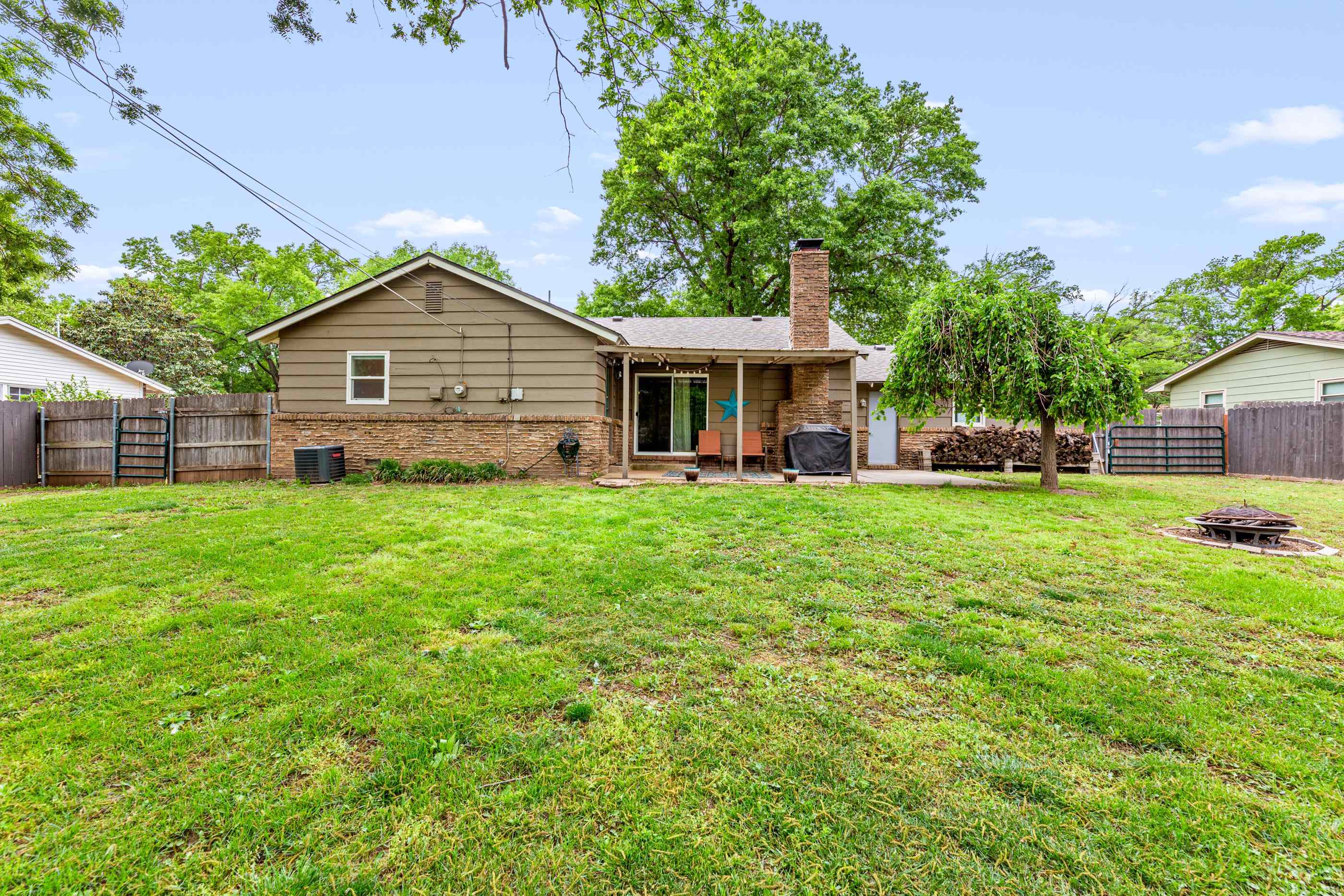 944 N Valleyview Lane Wichita KS 67212