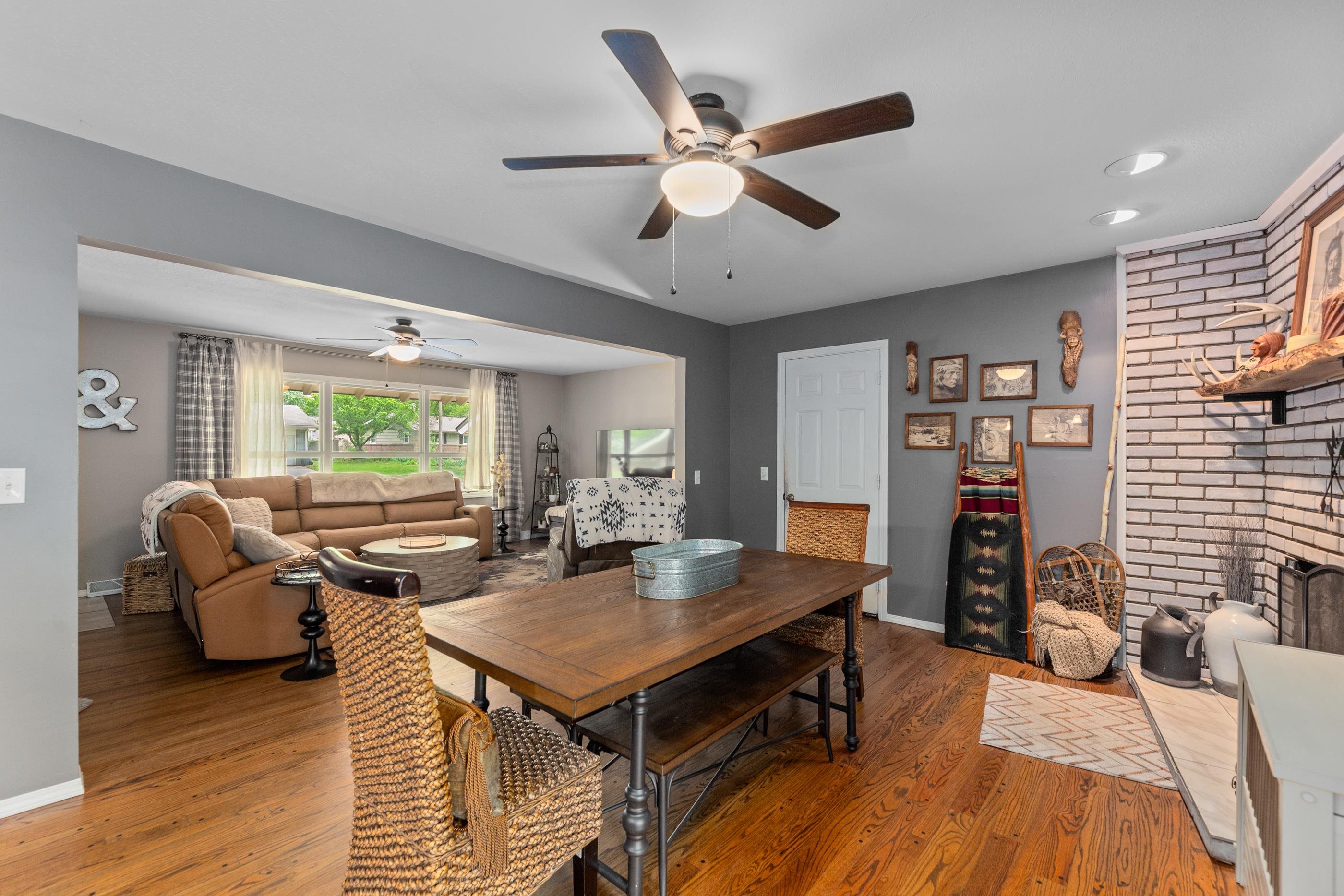 944 N Valleyview Lane Wichita KS 67212