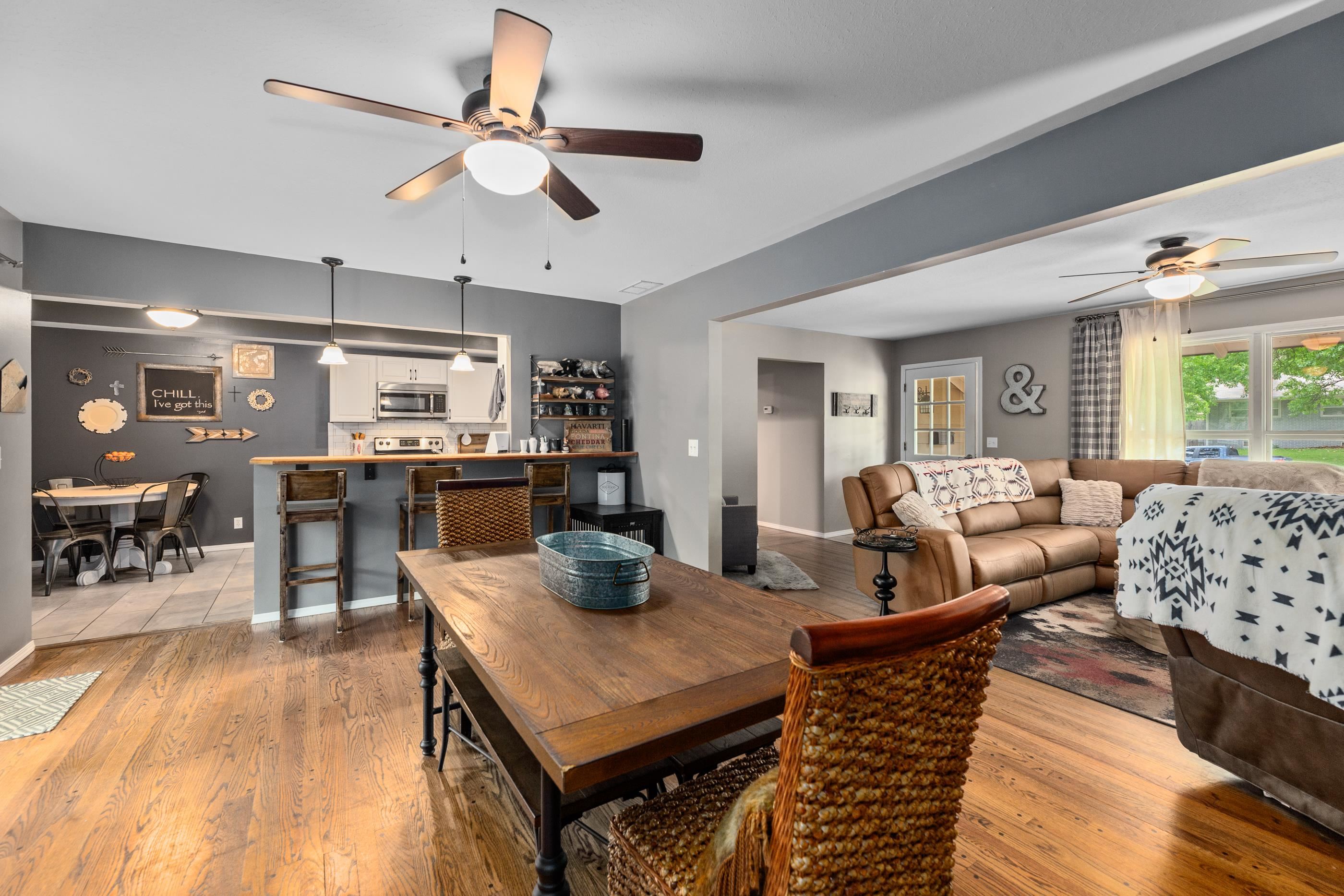 944 N Valleyview Lane Wichita KS 67212