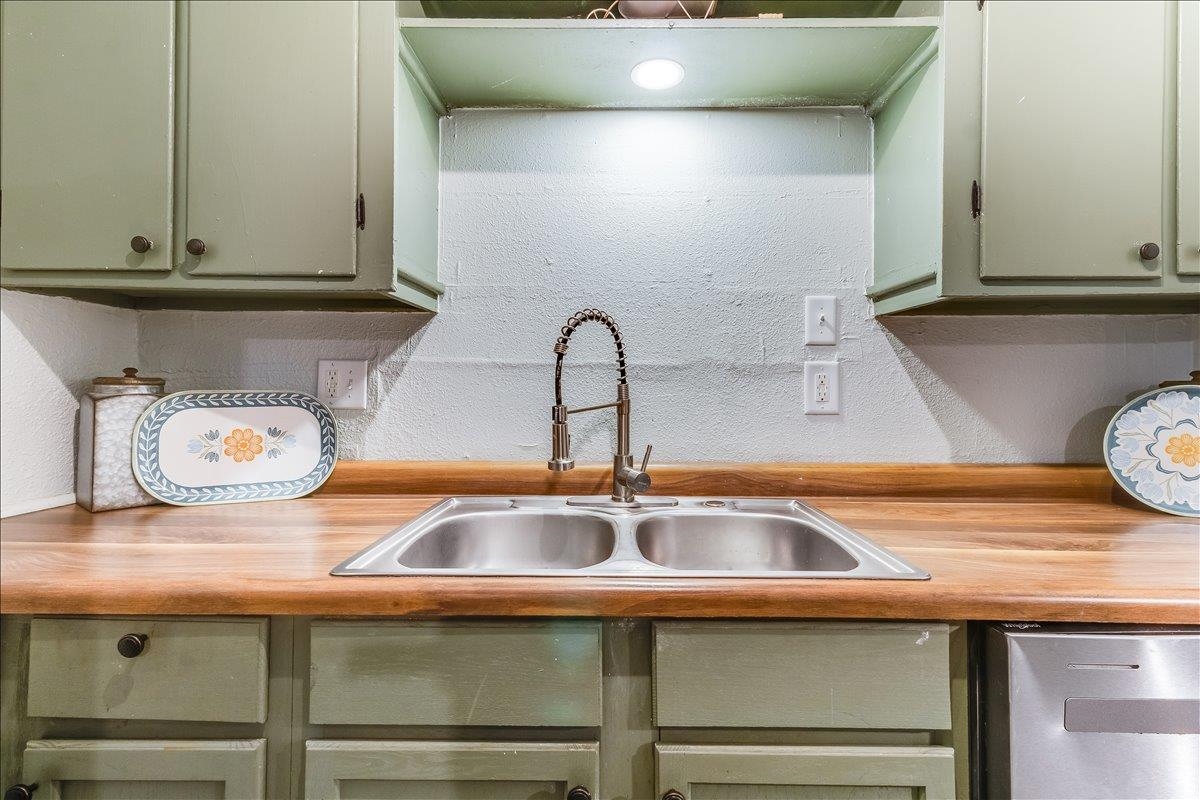 3212 E Fairhaven Drive Wichita KS 67216