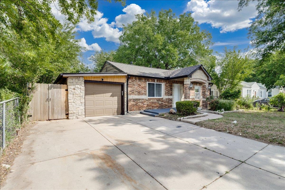 3212 E Fairhaven Drive Wichita KS 67216
