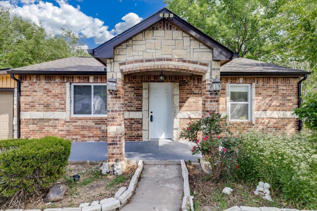 3212 E Fairhaven Drive Wichita KS 67216