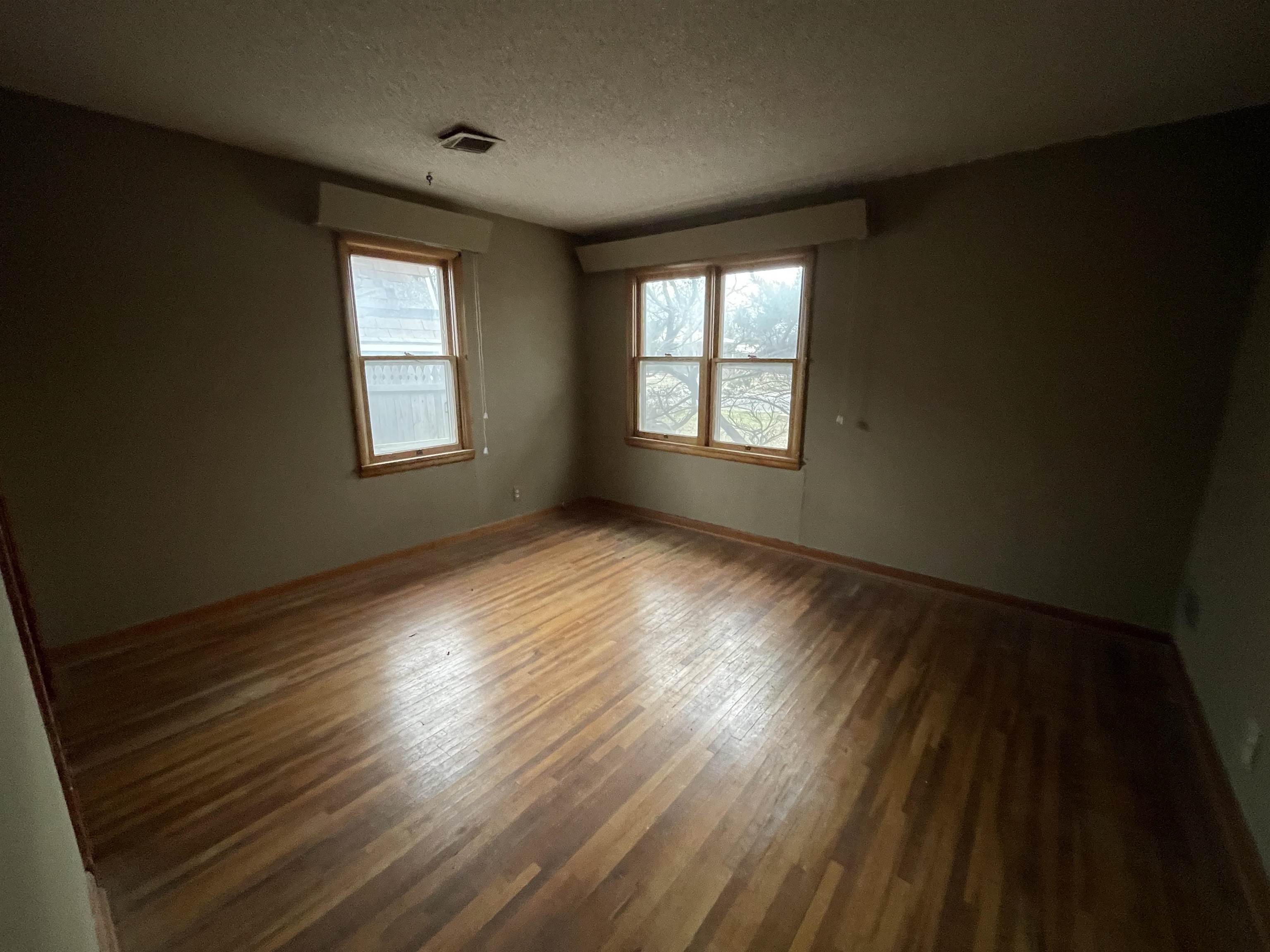 1703 N C Street Wellington KS 67152