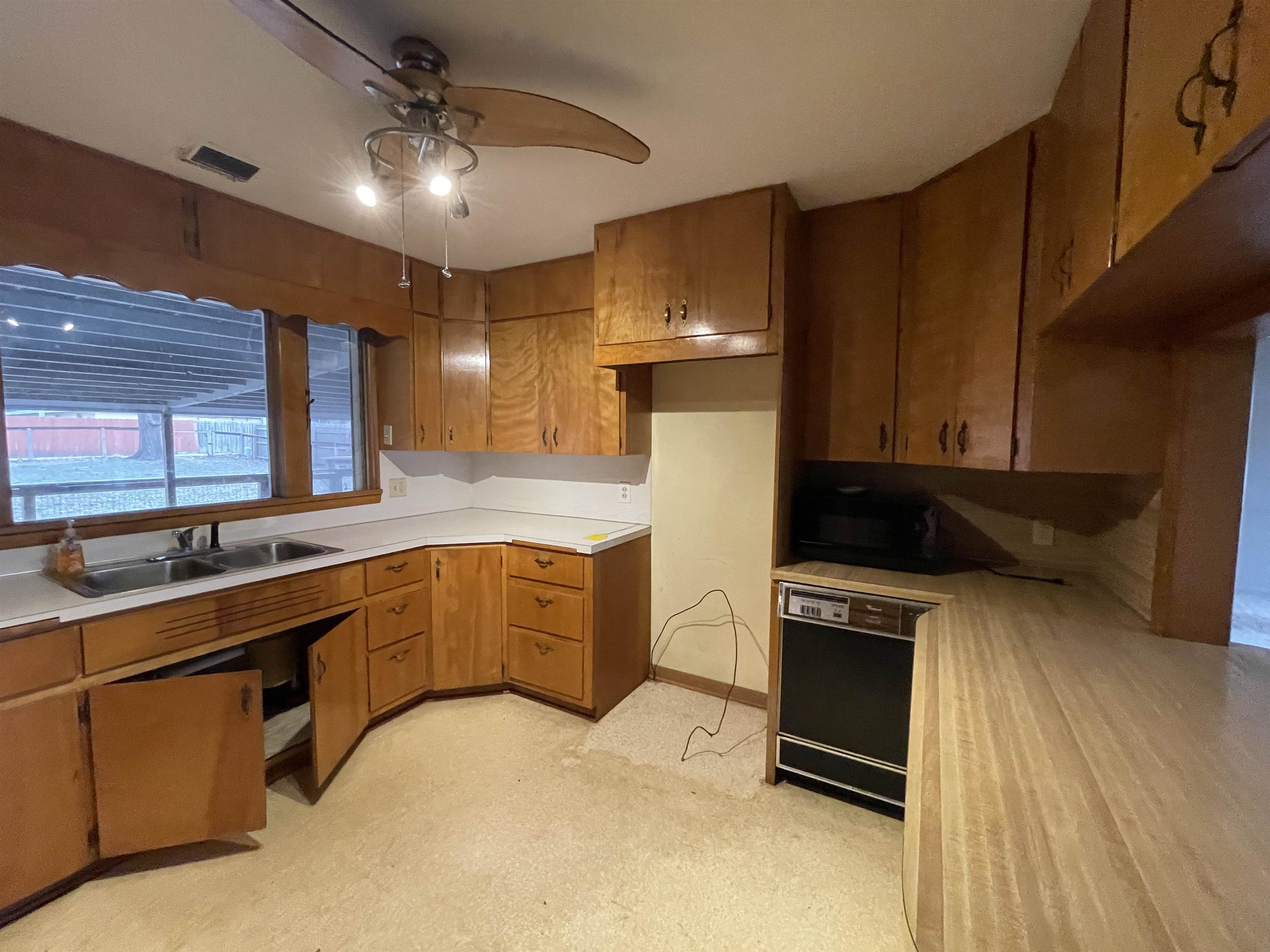1703 N C Street Wellington KS 67152