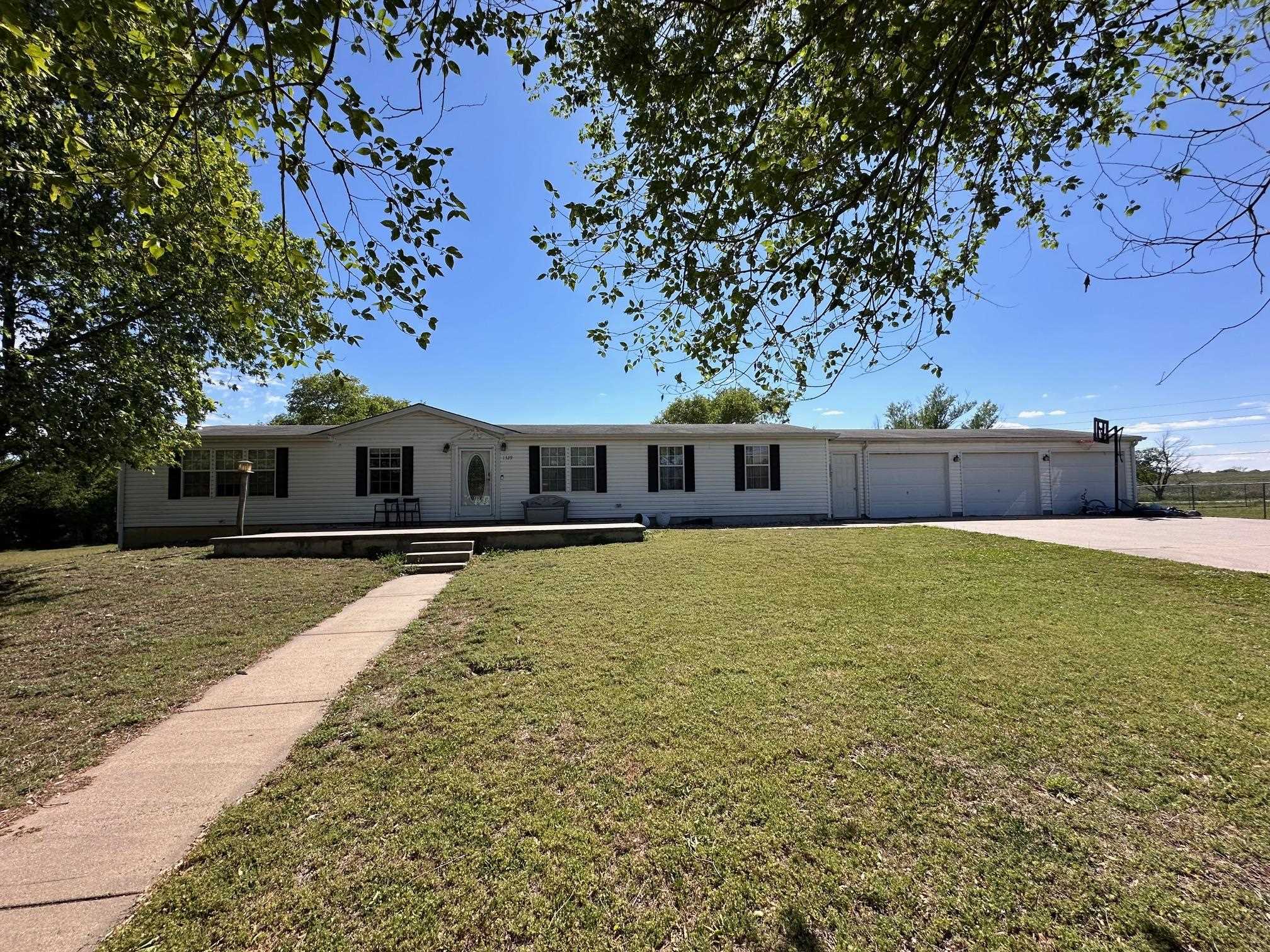 1329 Hillside Winfield KS 67156