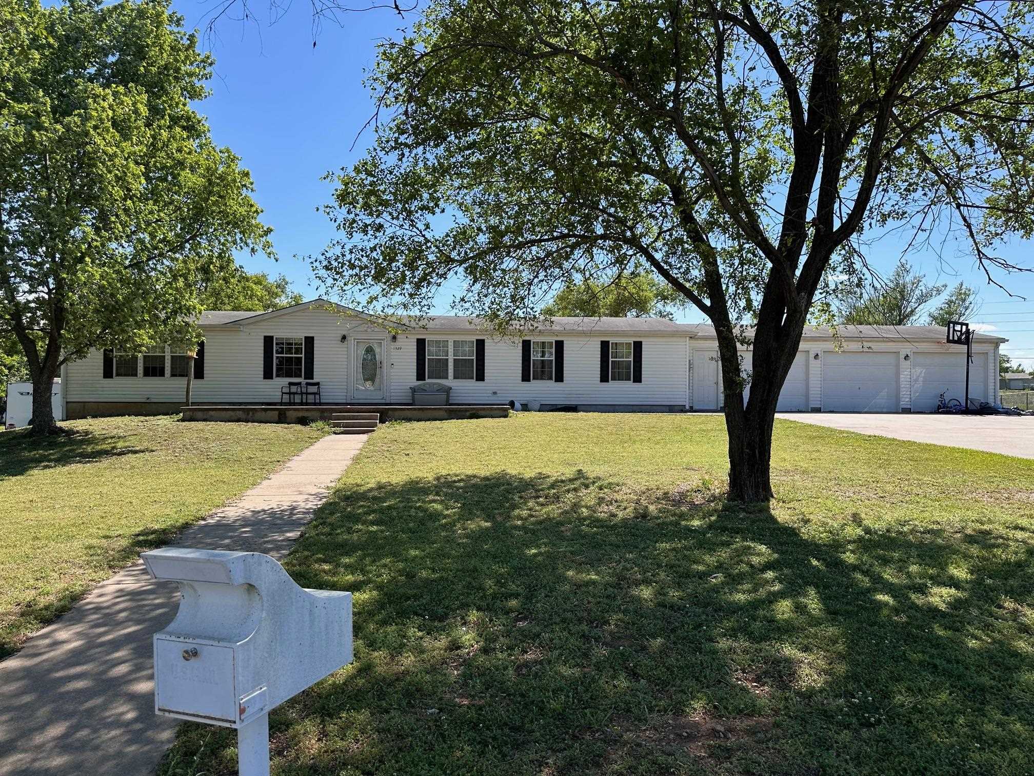 1329 Hillside Winfield KS 67156