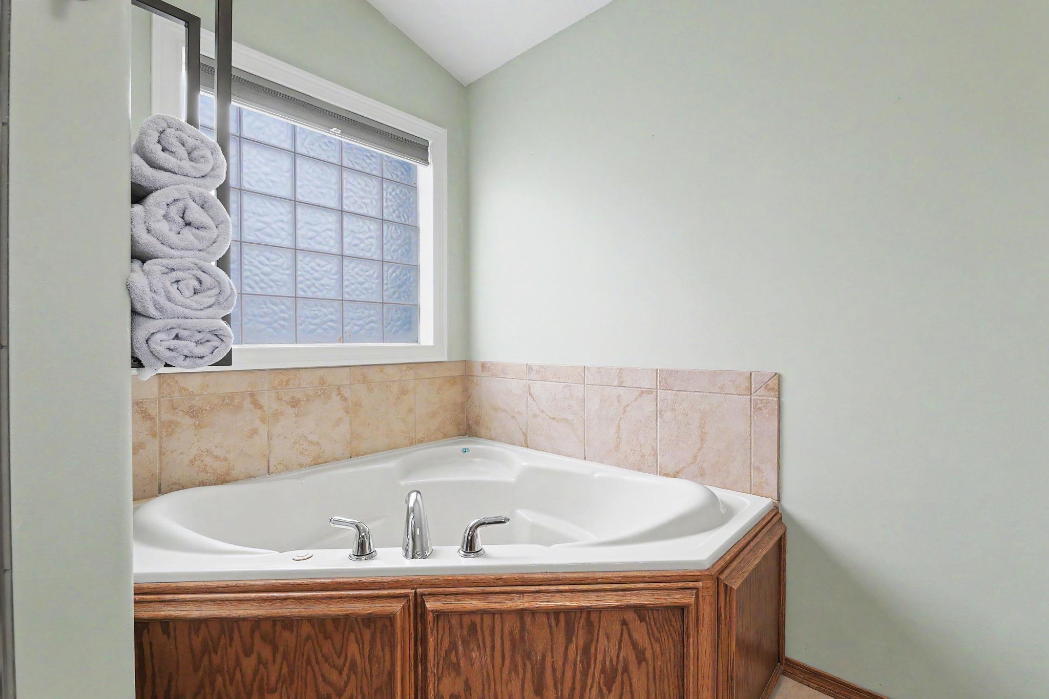 2801 N Rough Creek Derby KS 67037