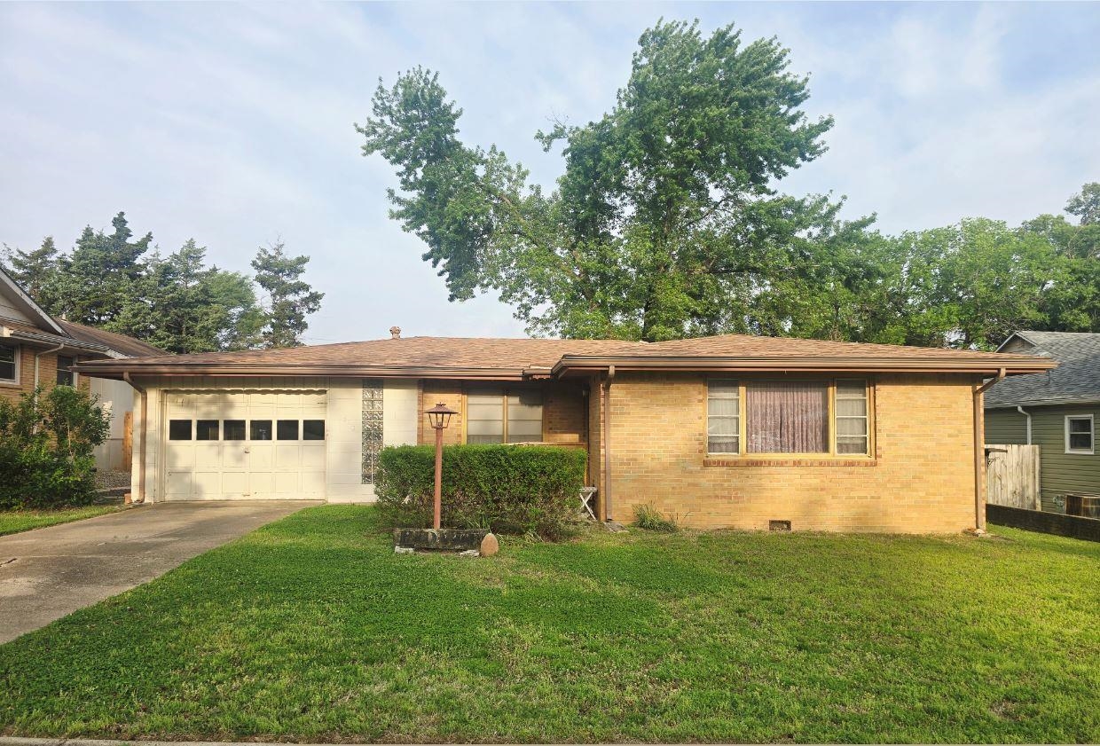 329 N College Street Winfield KS 67156