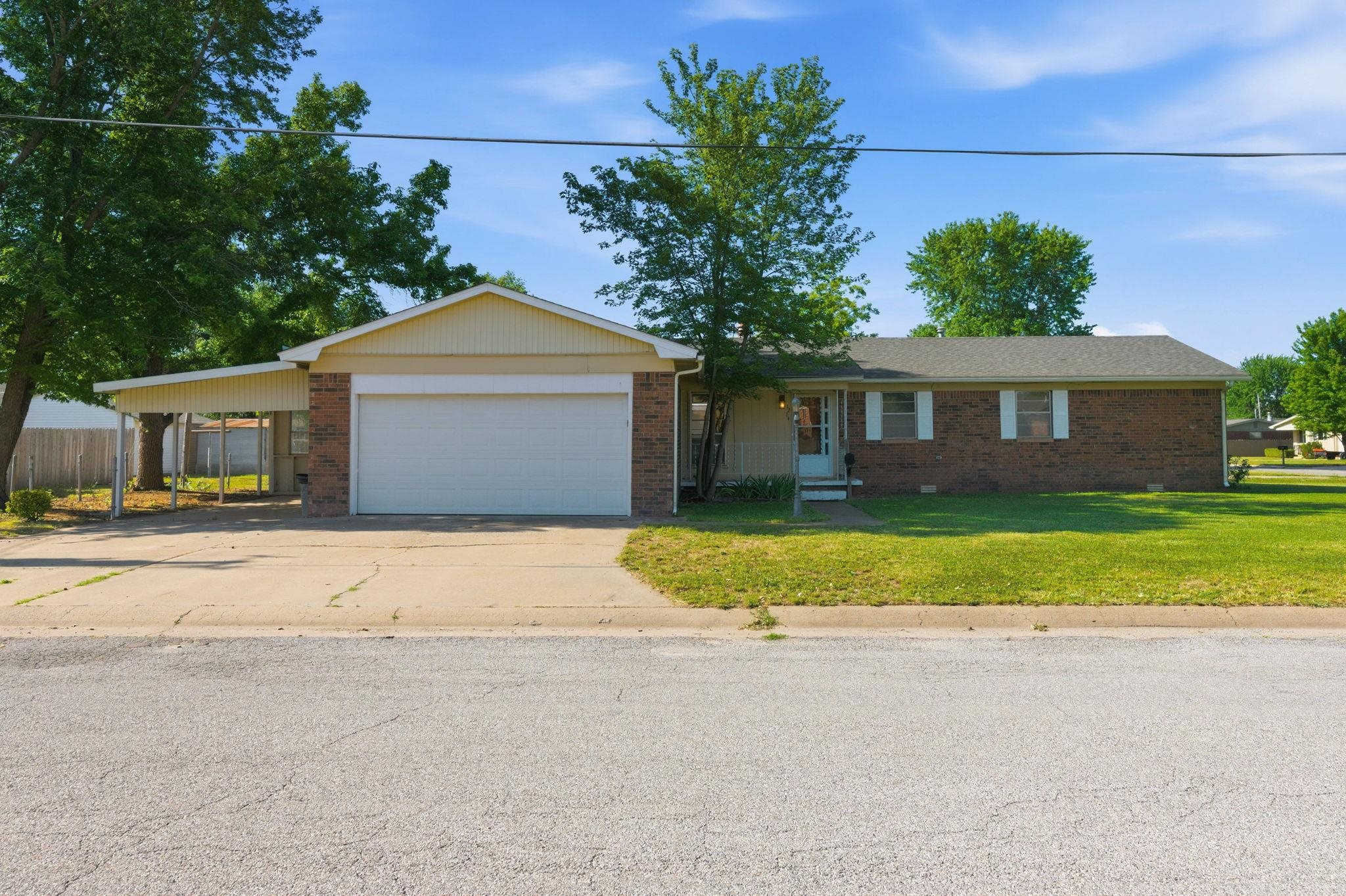 1214 Edgewood Wellington KS 67152