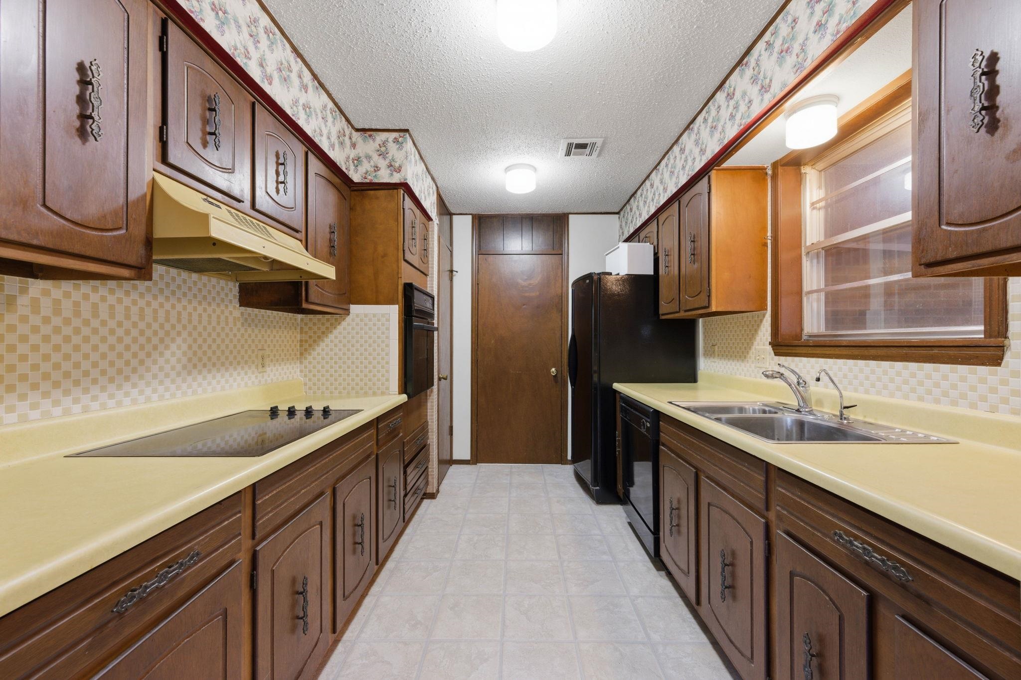 1214 Edgewood Wellington KS 67152