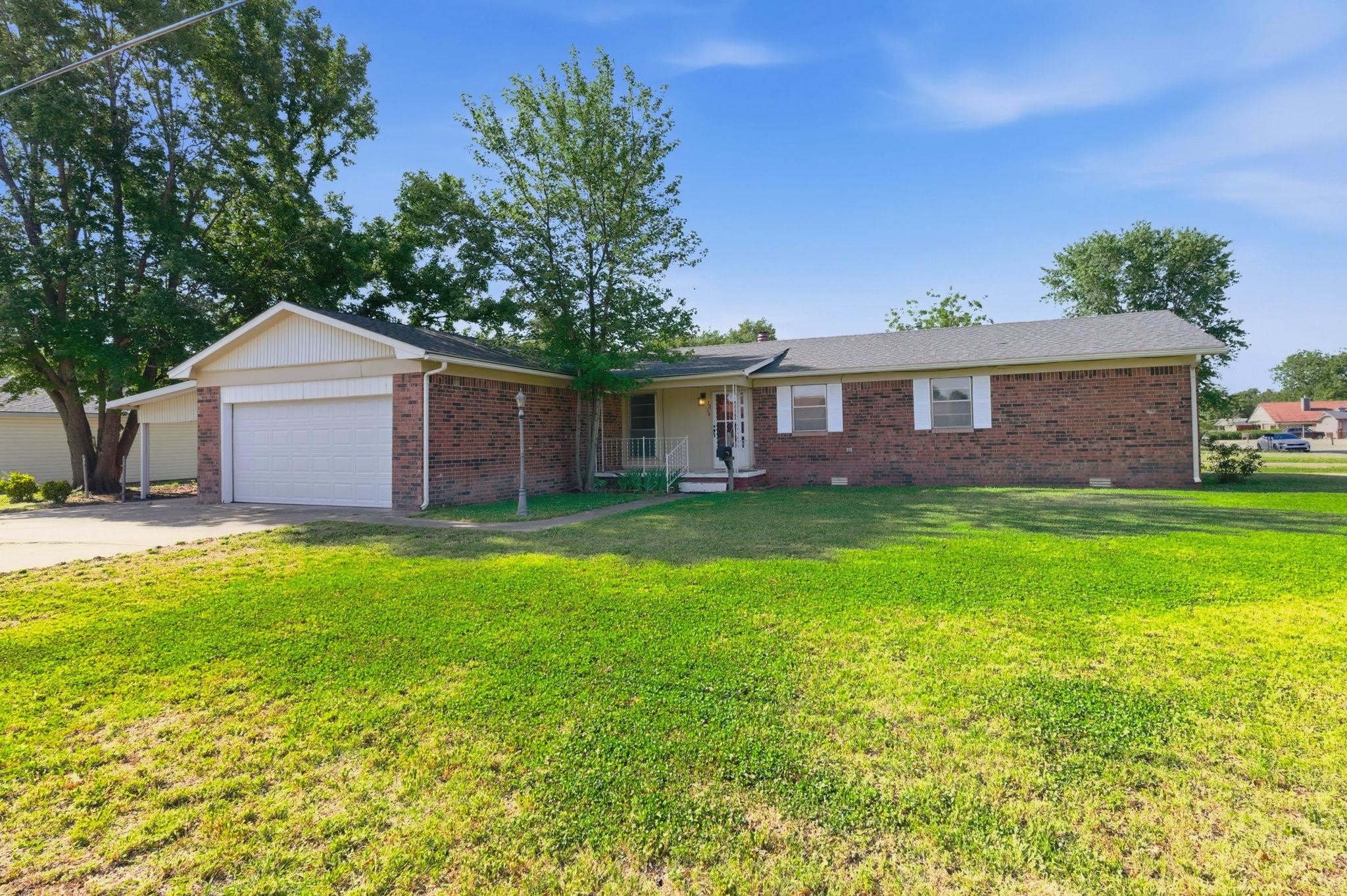 1214 Edgewood Wellington KS 67152