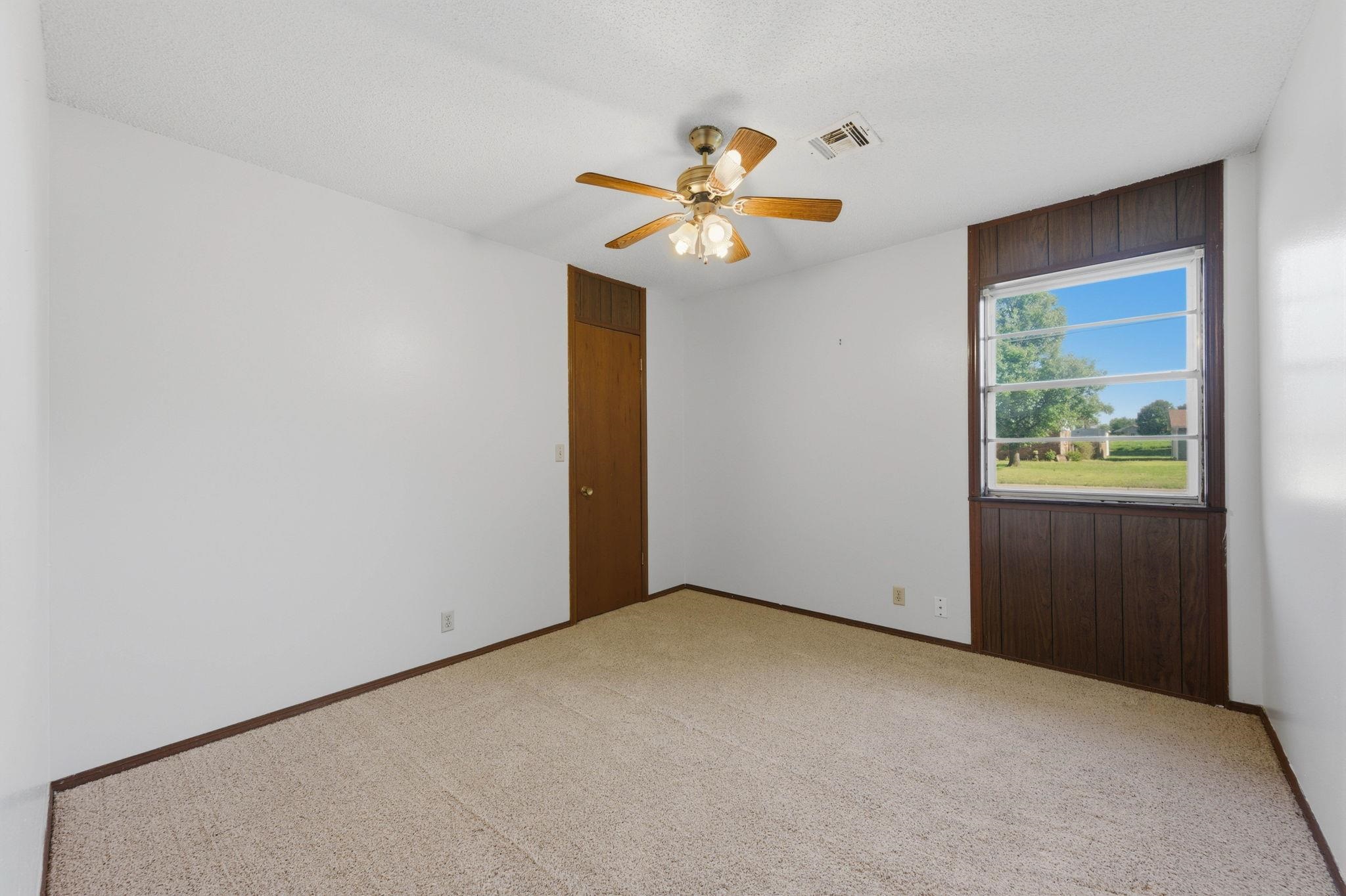 1214 Edgewood Wellington KS 67152