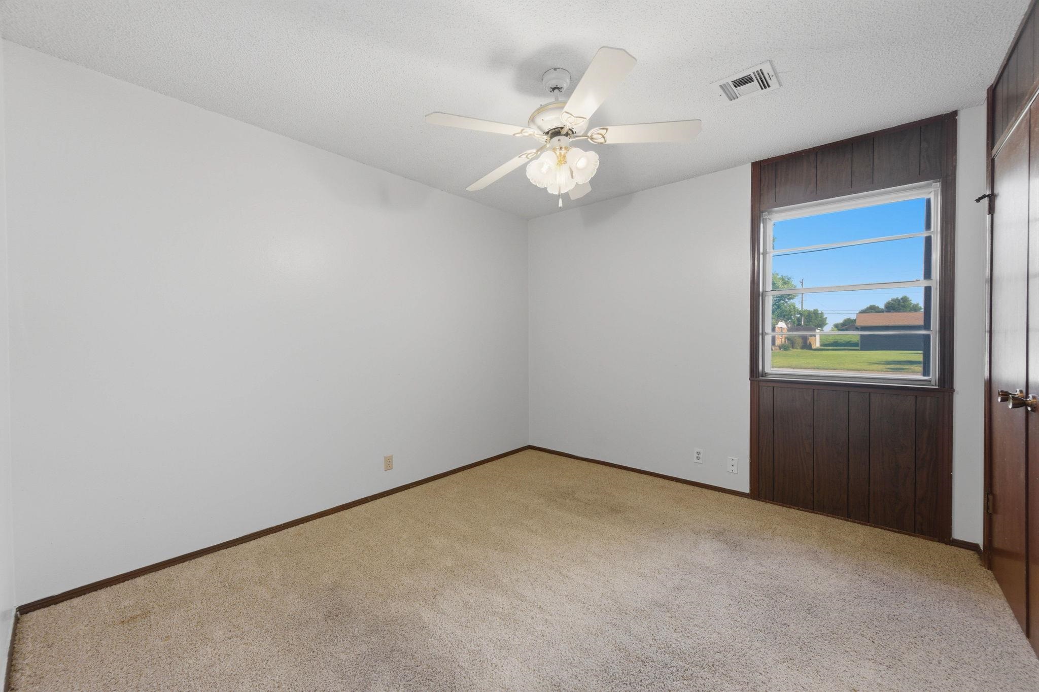 1214 Edgewood Wellington KS 67152