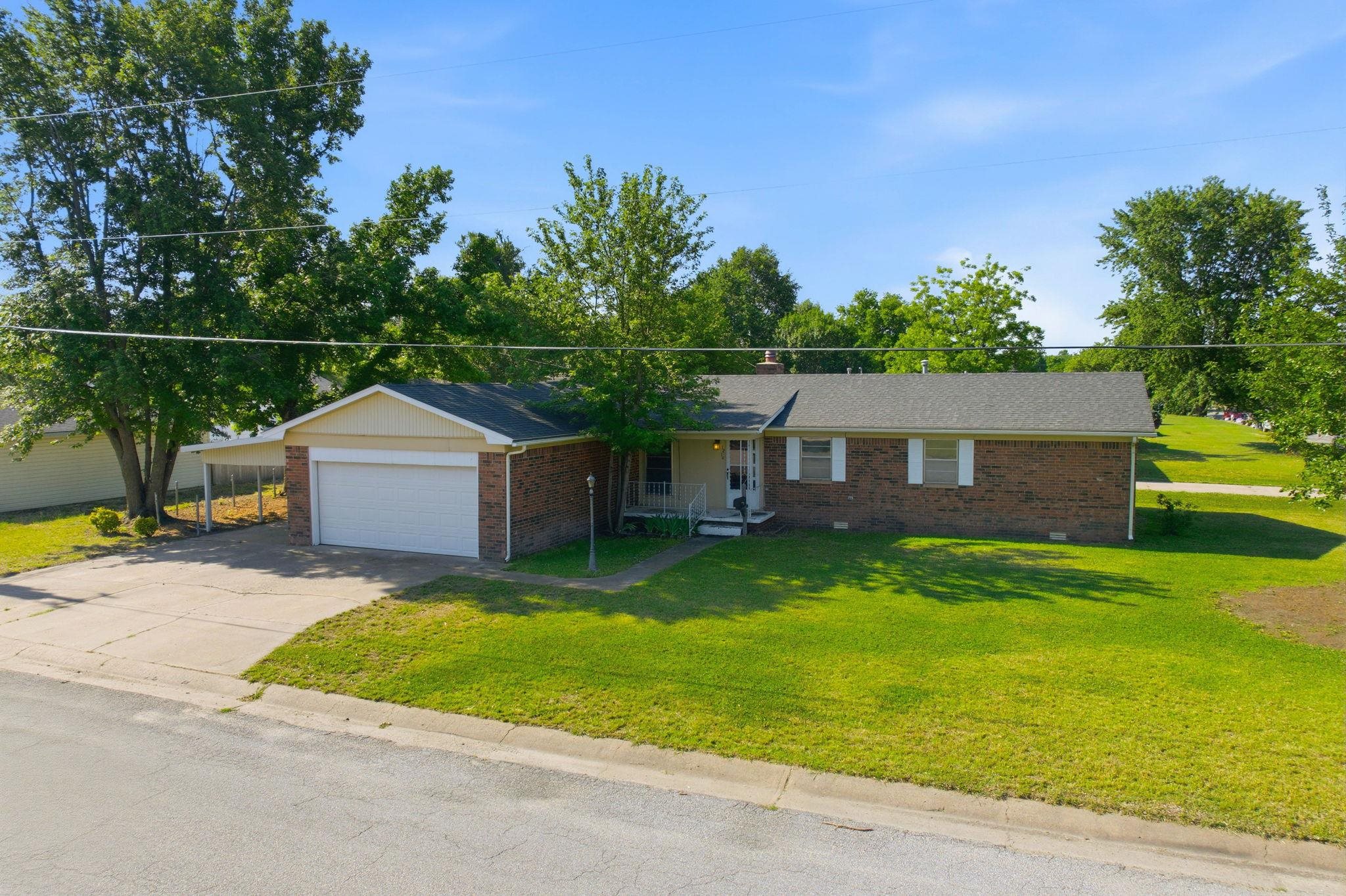 1214 Edgewood Wellington KS 67152