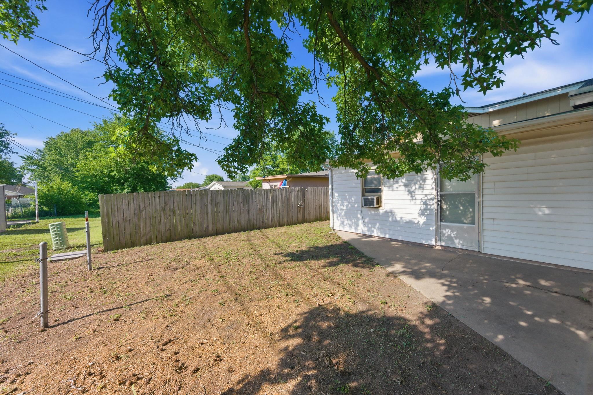 1214 Edgewood Wellington KS 67152
