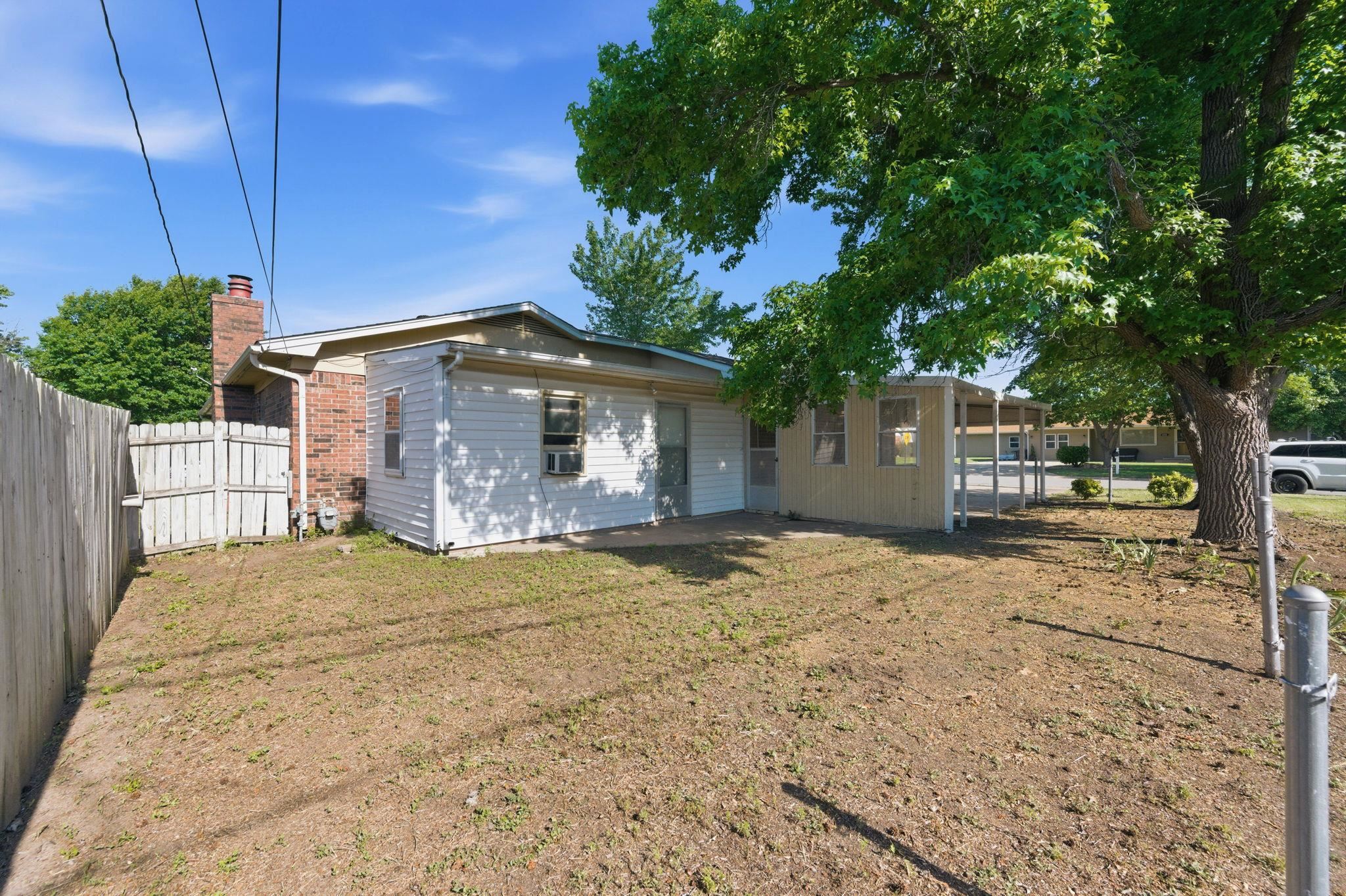 1214 Edgewood Wellington KS 67152