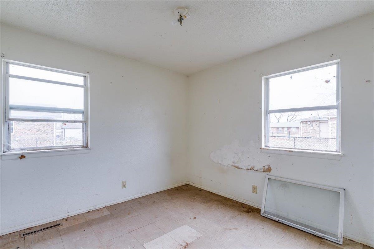 1614 E Del Mar Street Wichita KS 67216