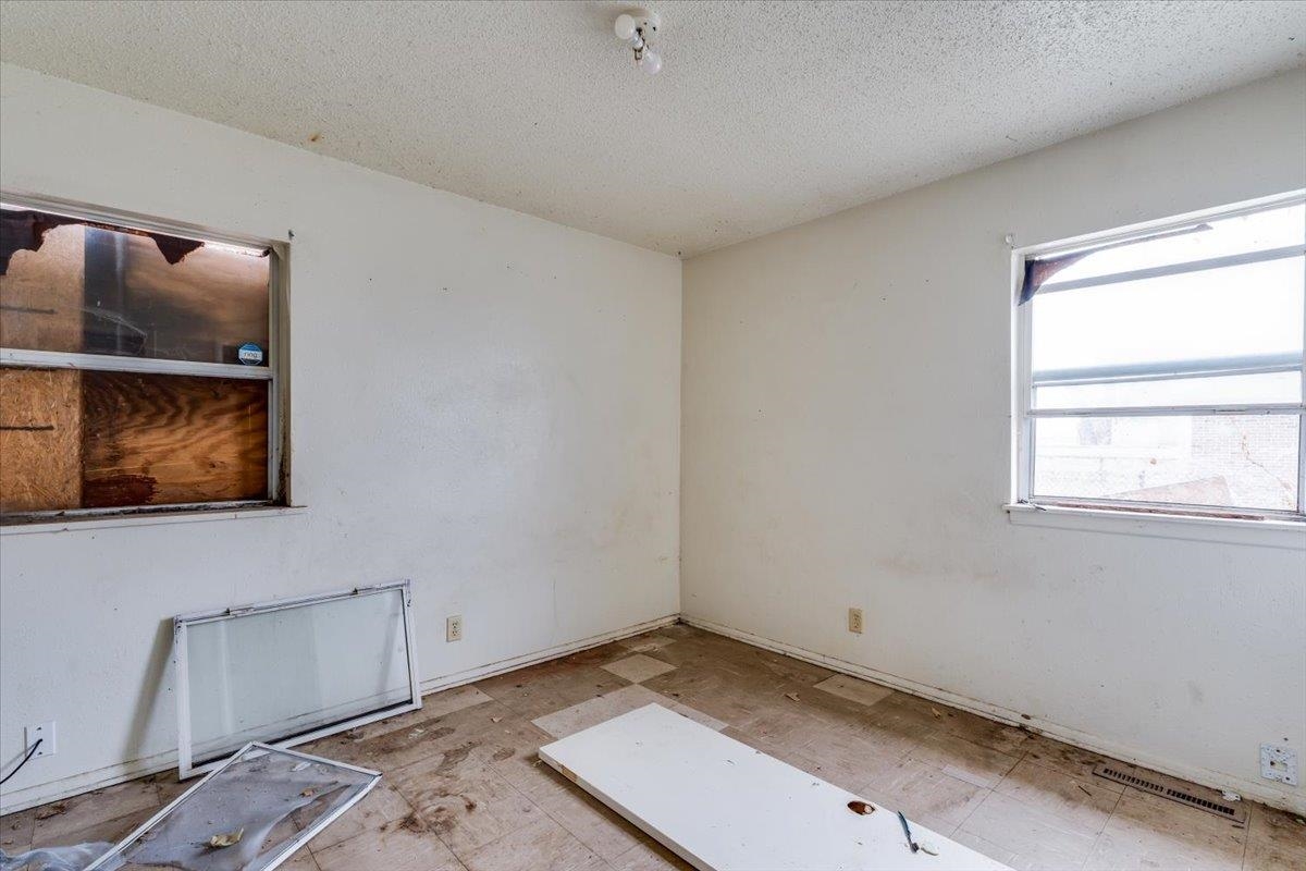 1614 E Del Mar Street Wichita KS 67216