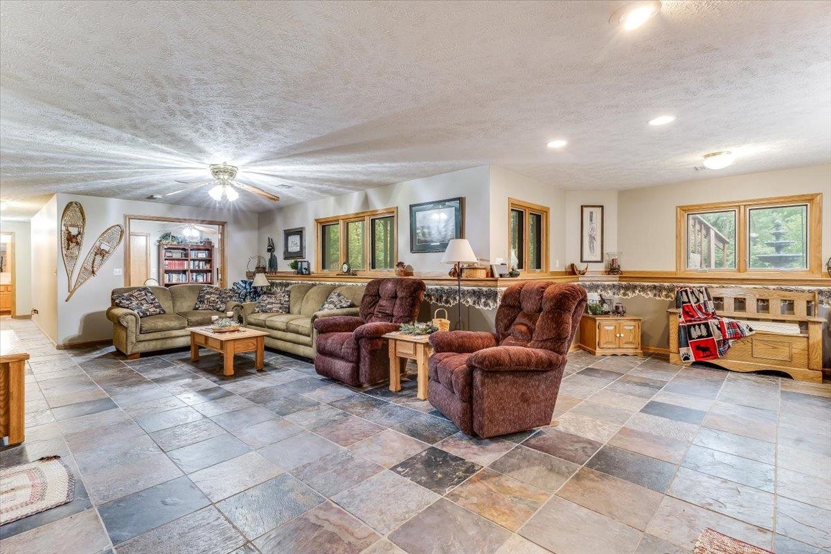 521 E Whispering Meadows Potwin KS 67123-9503