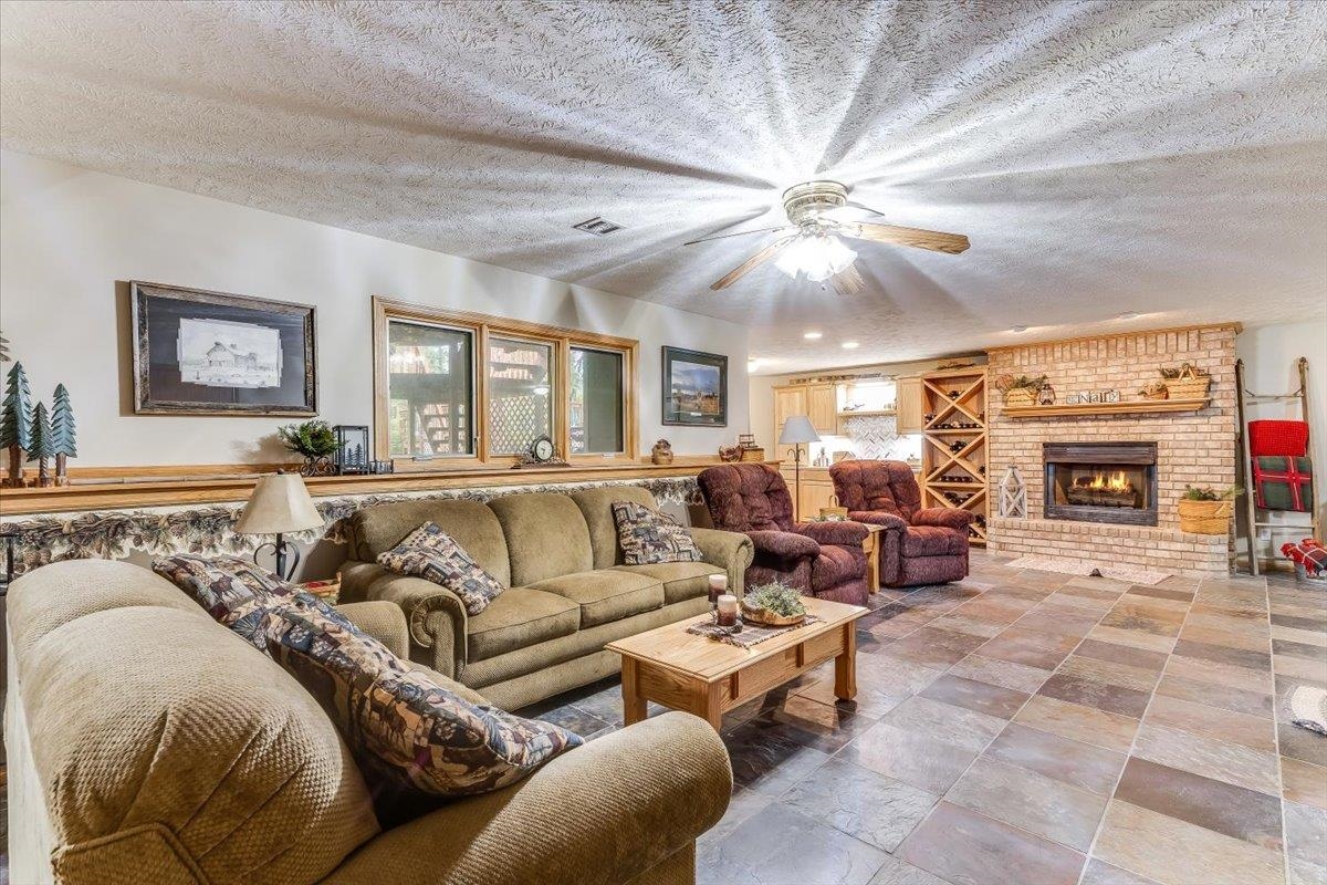 521 E Whispering Meadows Potwin KS 67123-9503