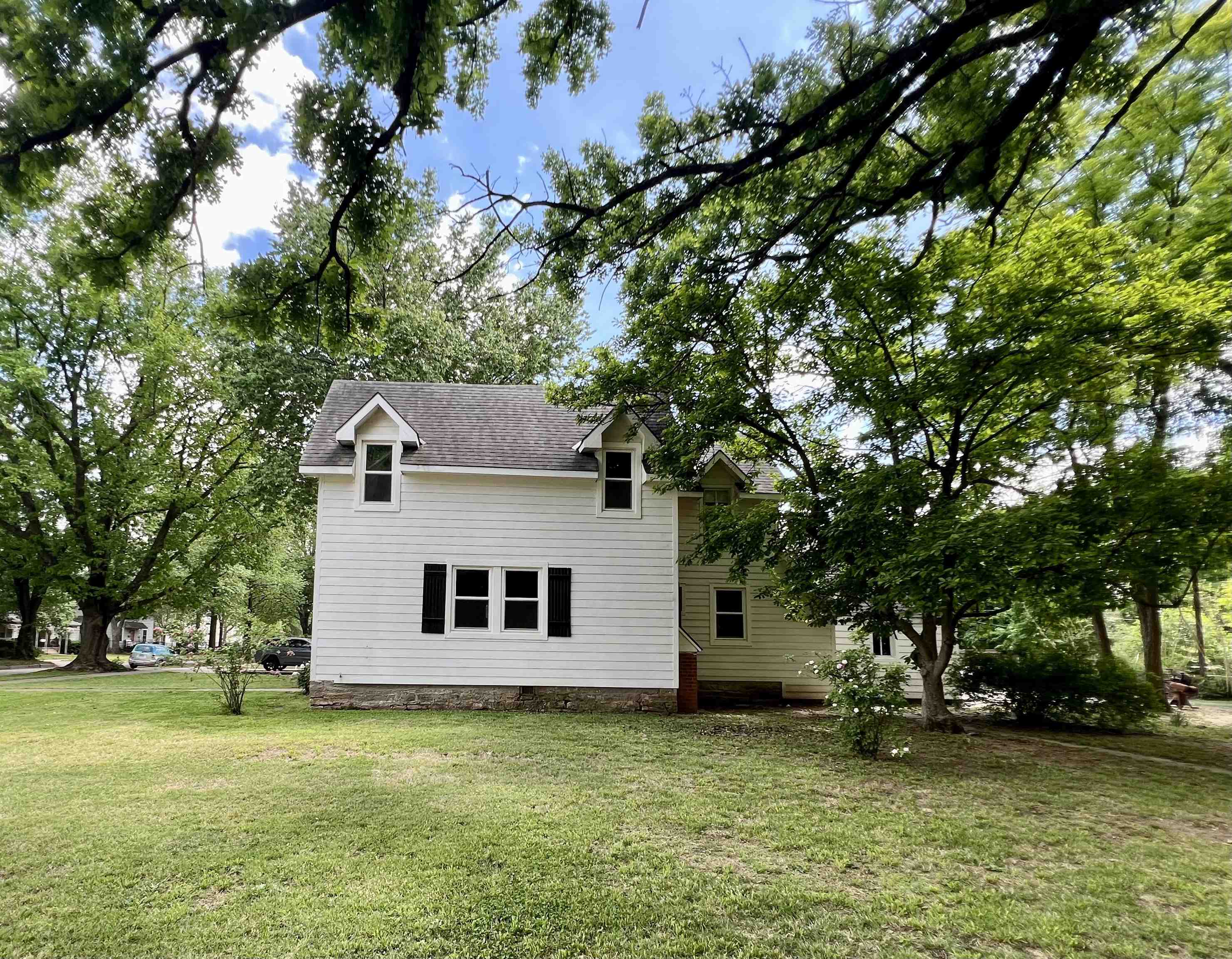 1103 Mansfield Winfield KS 67156