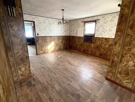 702 E 12th Avenue Winfield KS 67156