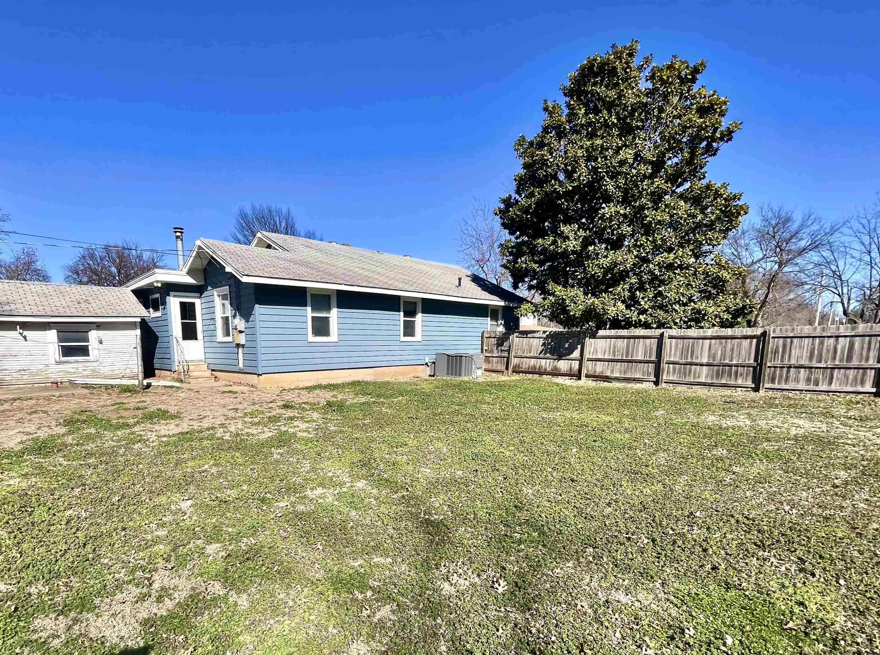 1811 Andrews Winfield KS 67156