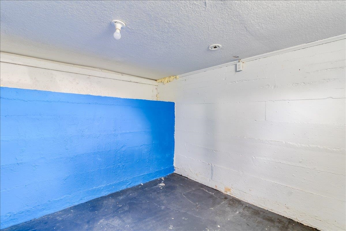 1333 N Dellrose Avenue Wichita KS 67208
