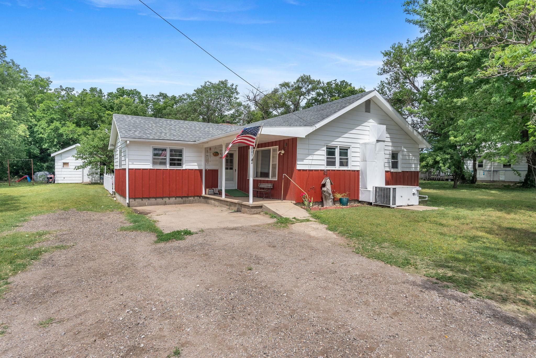 1003 N Olive Street Leon KS 67074