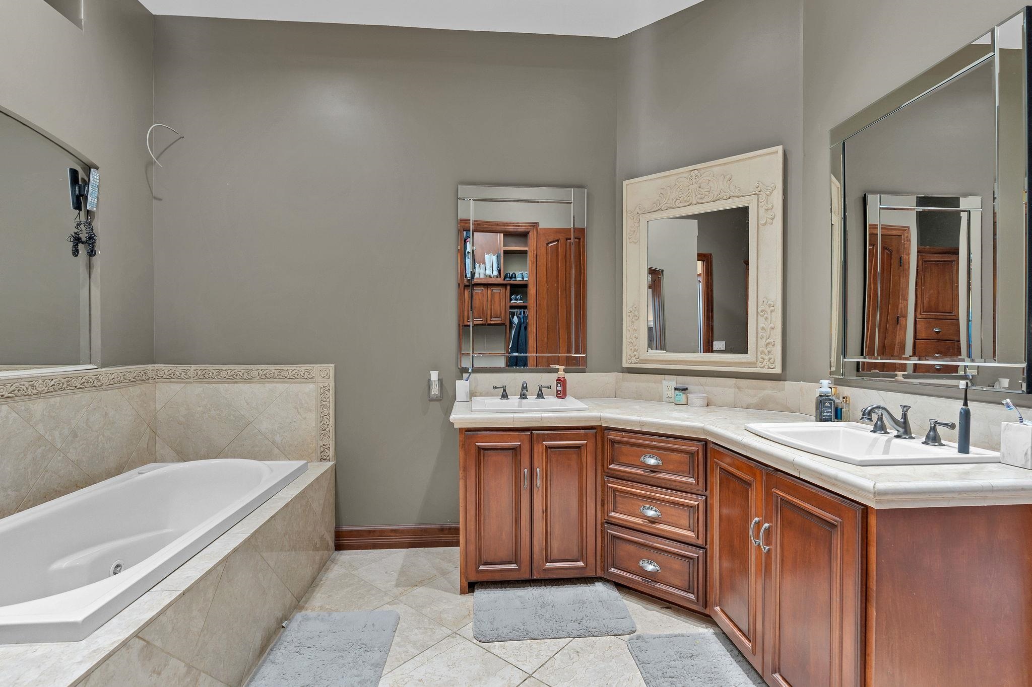 2319 N Rough Creek Road Derby KS 67037-8456