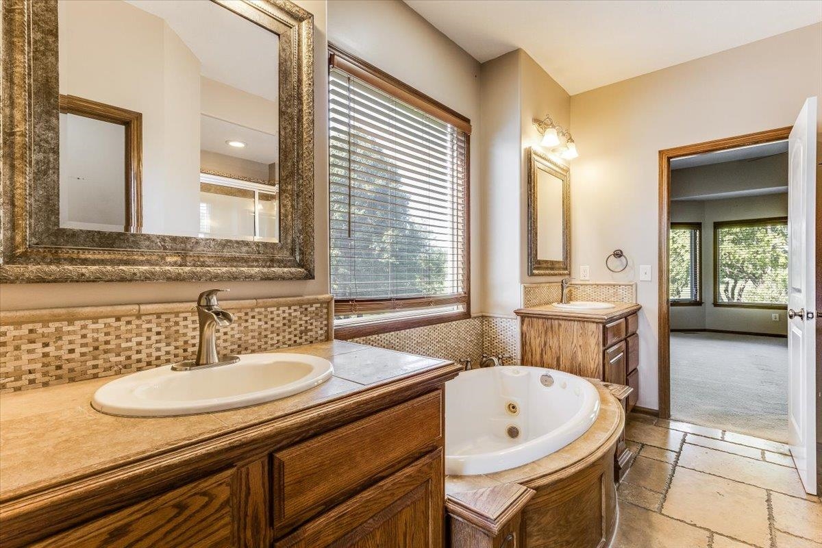 10022 W Westlakes Court Wichita KS 67205-5233