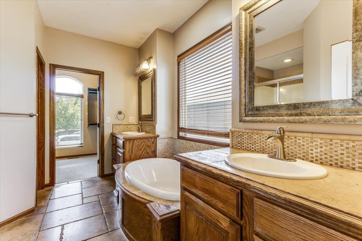 10022 W Westlakes Court Wichita KS 67205-5233