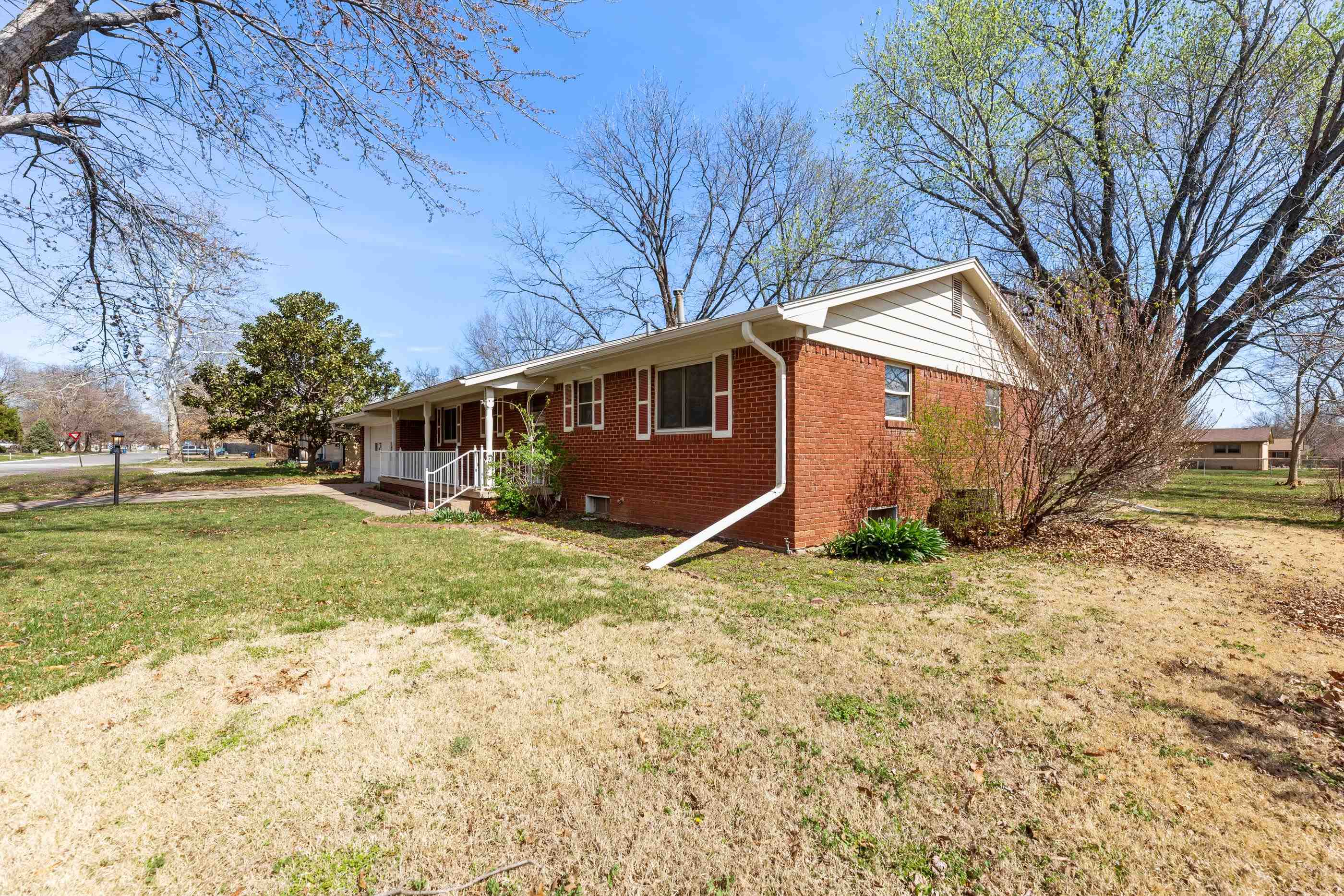 320 S 1st Avenue Clearwater KS 67026