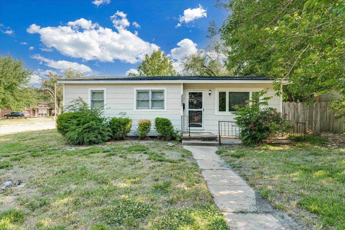 2203 W Lotus Wichita KS 67213