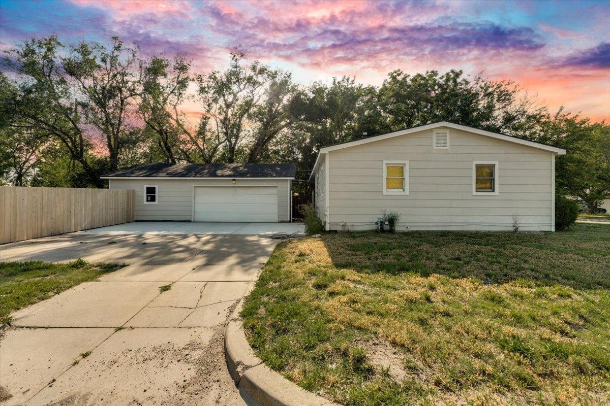 2203 W Lotus Wichita KS 67213