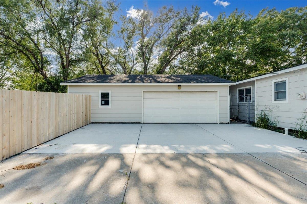 2203 W Lotus Wichita KS 67213