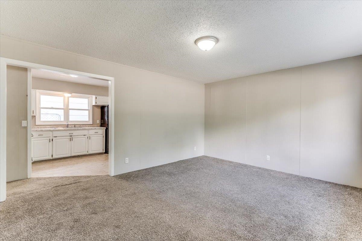 2203 W Lotus Wichita KS 67213