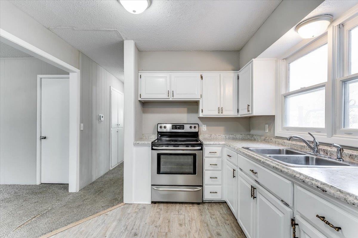 2203 W Lotus Wichita KS 67213