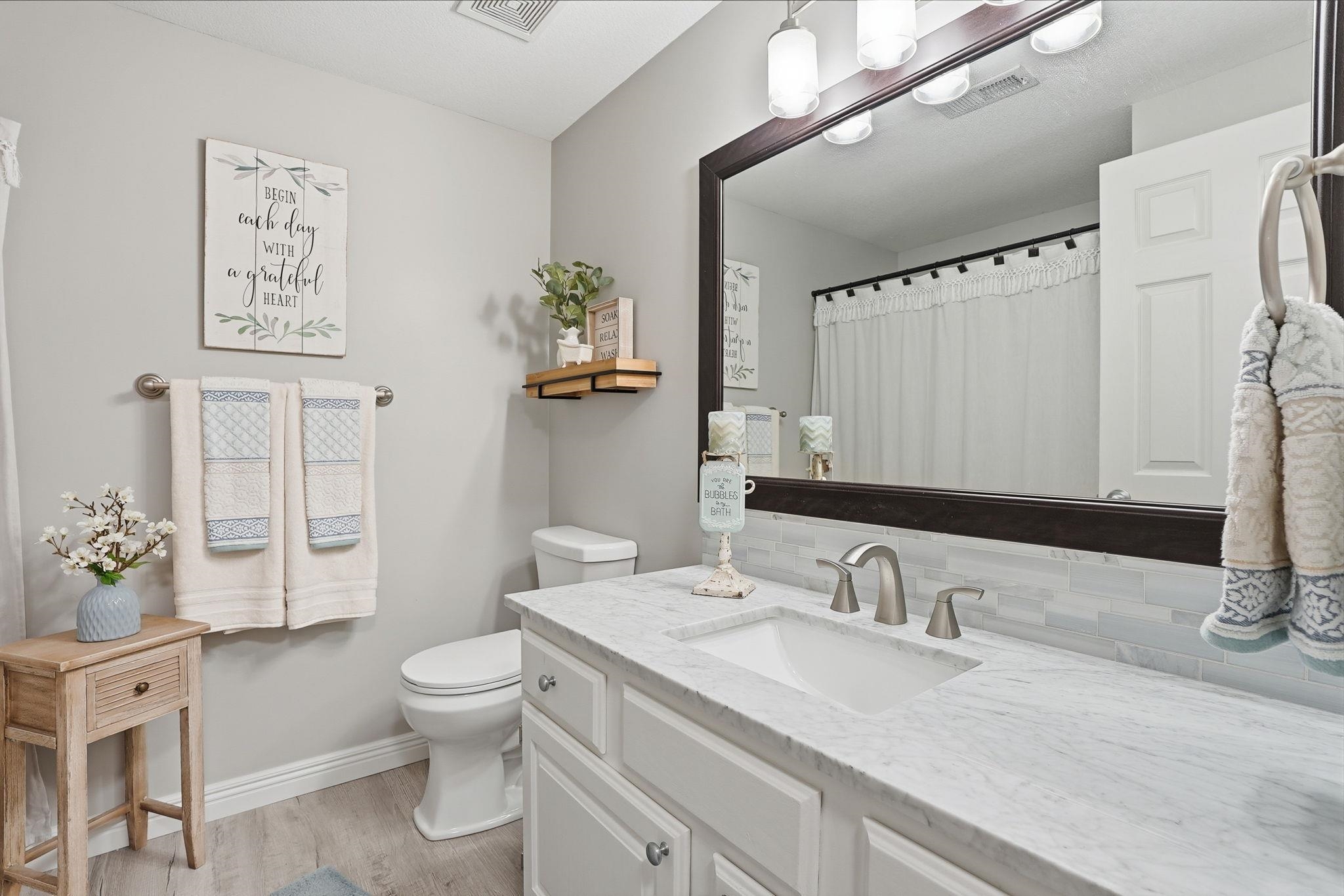 1230 S Threewood Wichita KS 67235