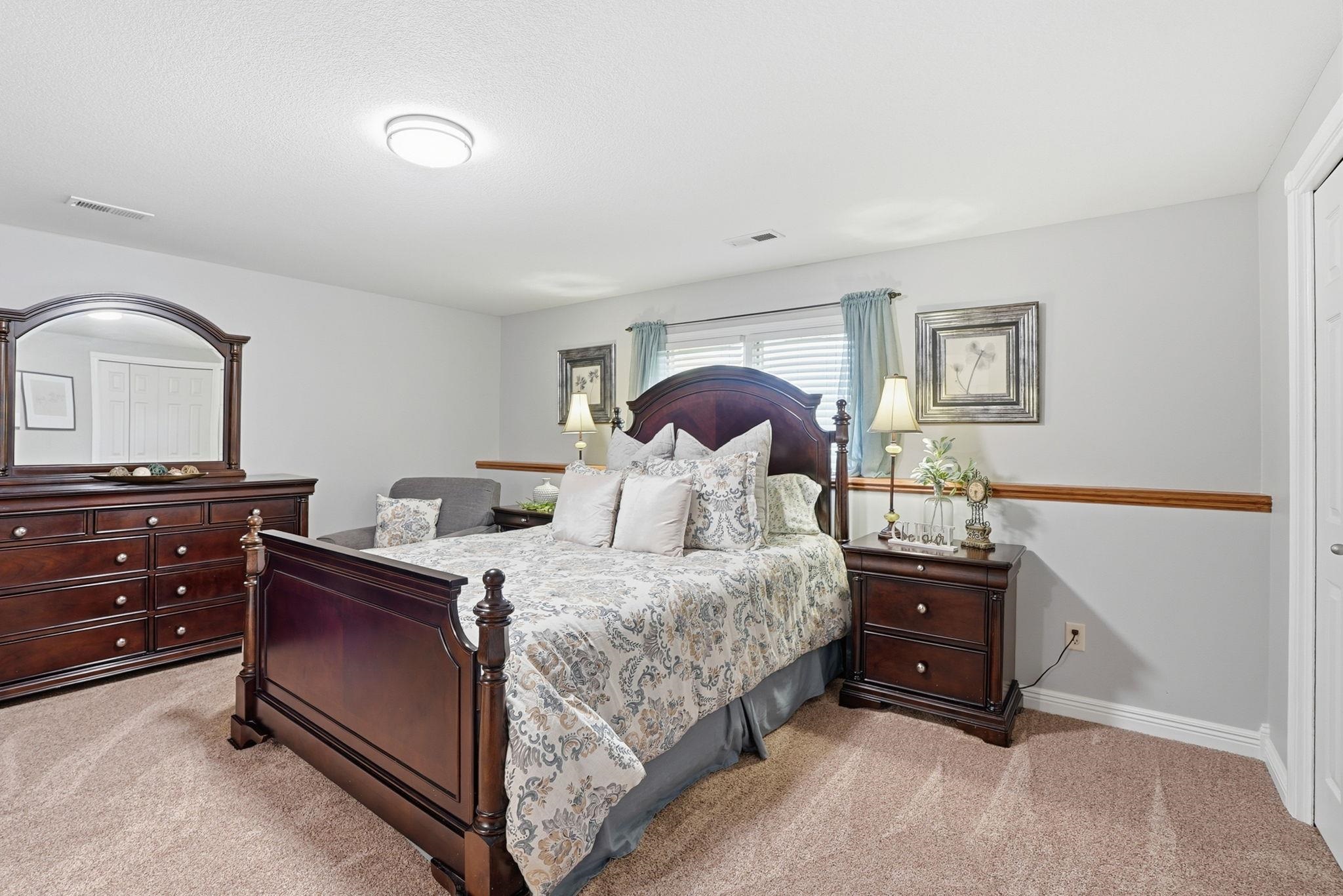 1230 S Threewood Wichita KS 67235