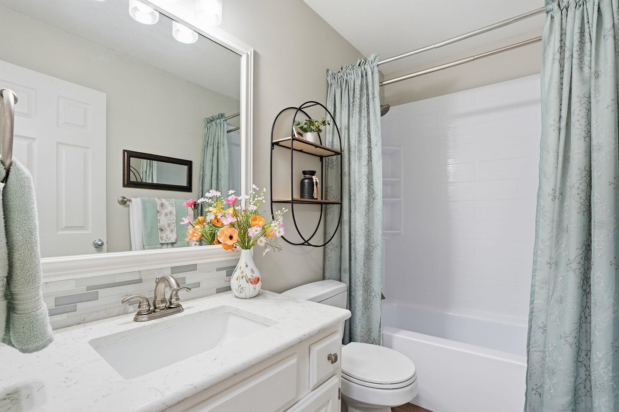 1230 S Threewood Wichita KS 67235