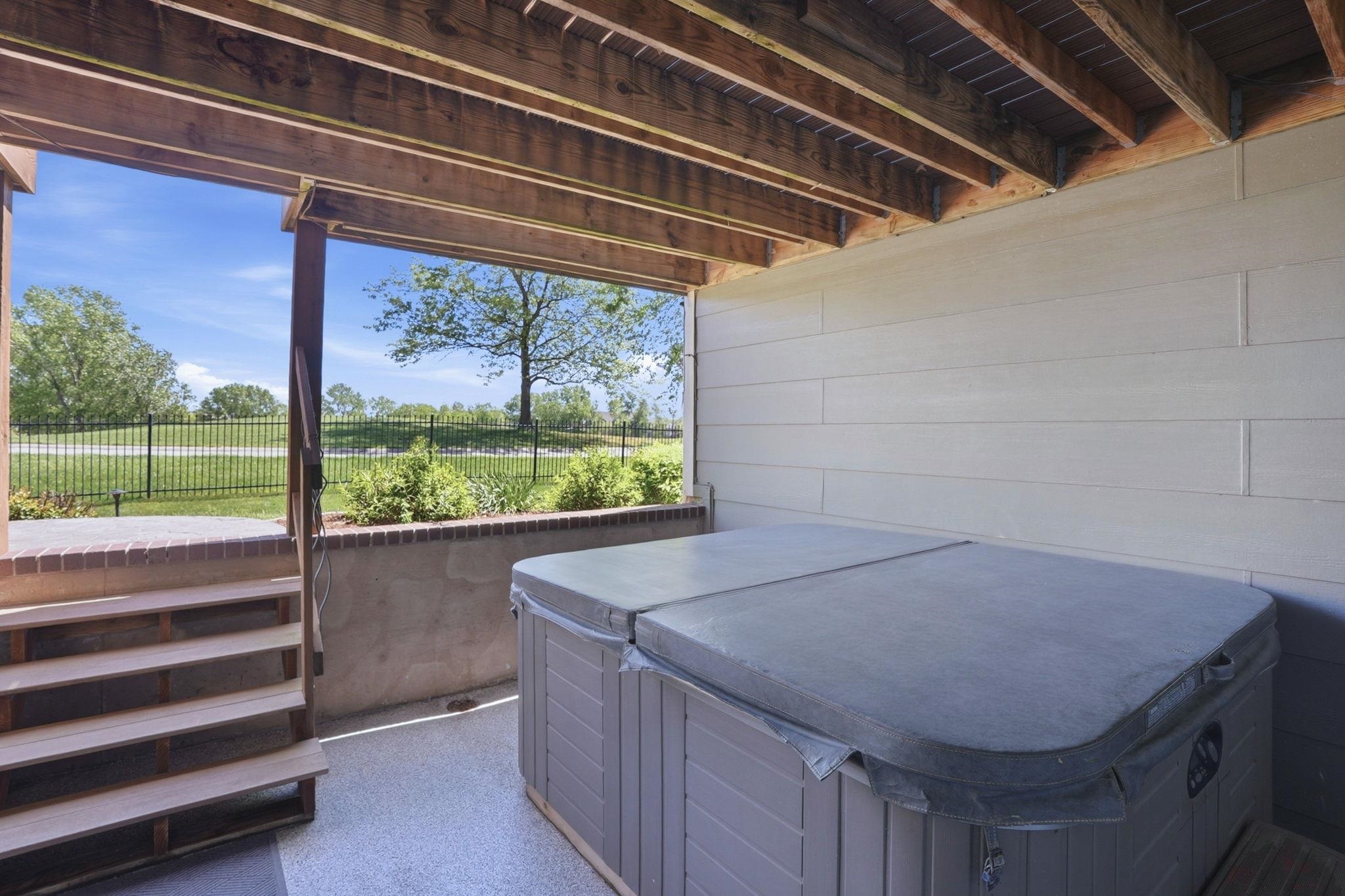 1230 S Threewood Wichita KS 67235